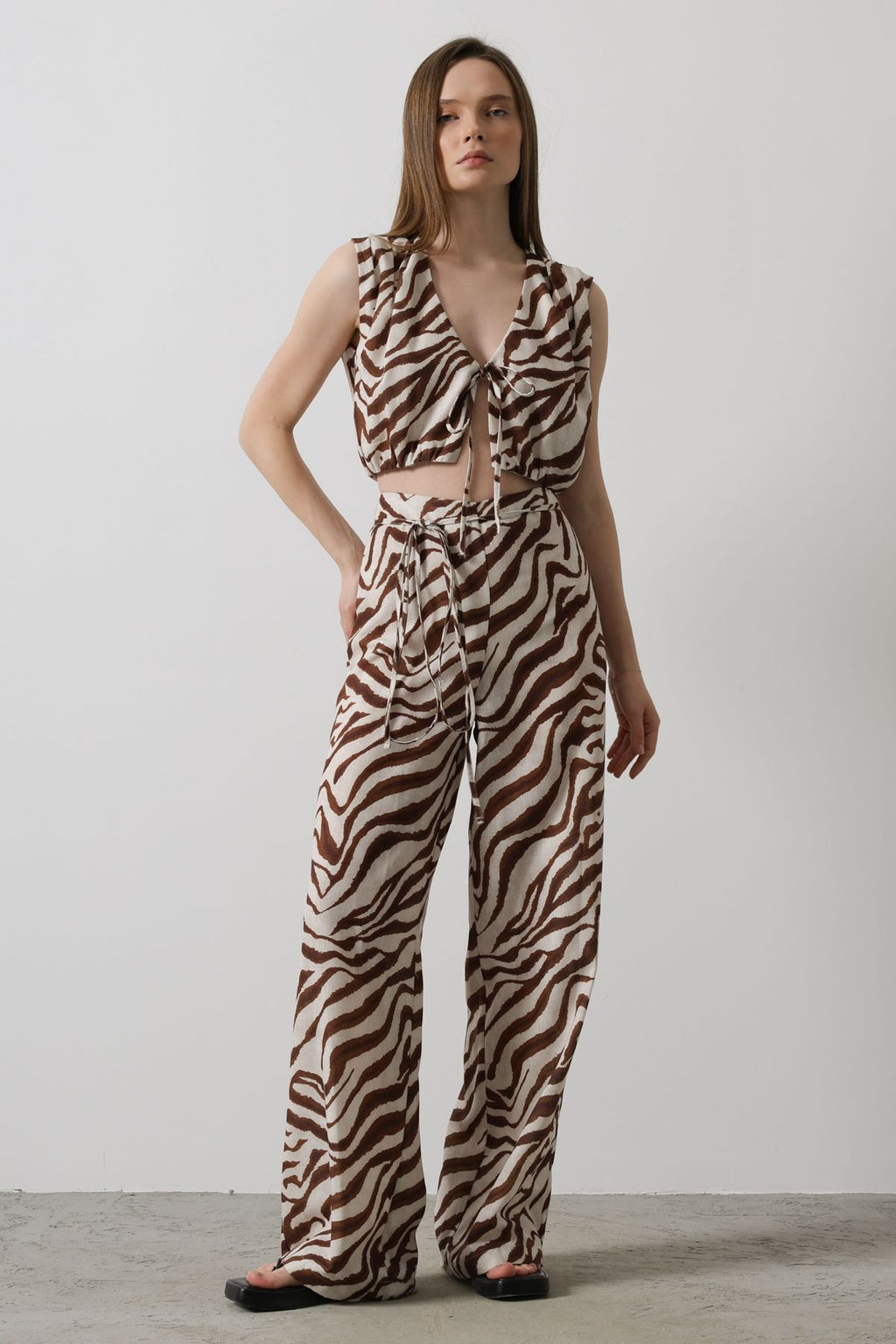 TRENDYOLMILLA Cok Renkli Desenli Wide Leg/Genis Paca Pantolon TWOSS25PL00035