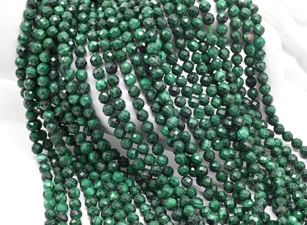 Бусины из малахита шарик гр.5мм, 39см, 72 бусины Радуга камня