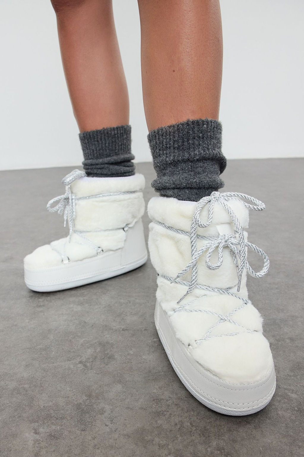 Trendyolmilla Shoes Siyah Kurklu Bagc?kl? Pelus Kad?n Kar Bot TAKAW25BO00050  фото 14
