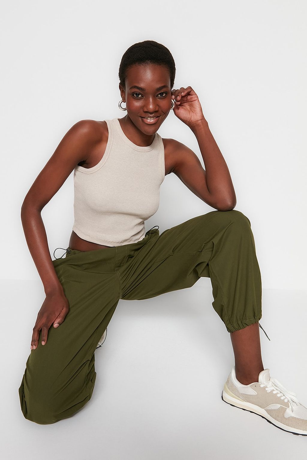 Haki-Bej 2li Paket Fitted/Vucuda Oturan Crop Halter Yaka Fitilli Esnek Orme Atlet TWOSS21AL0058