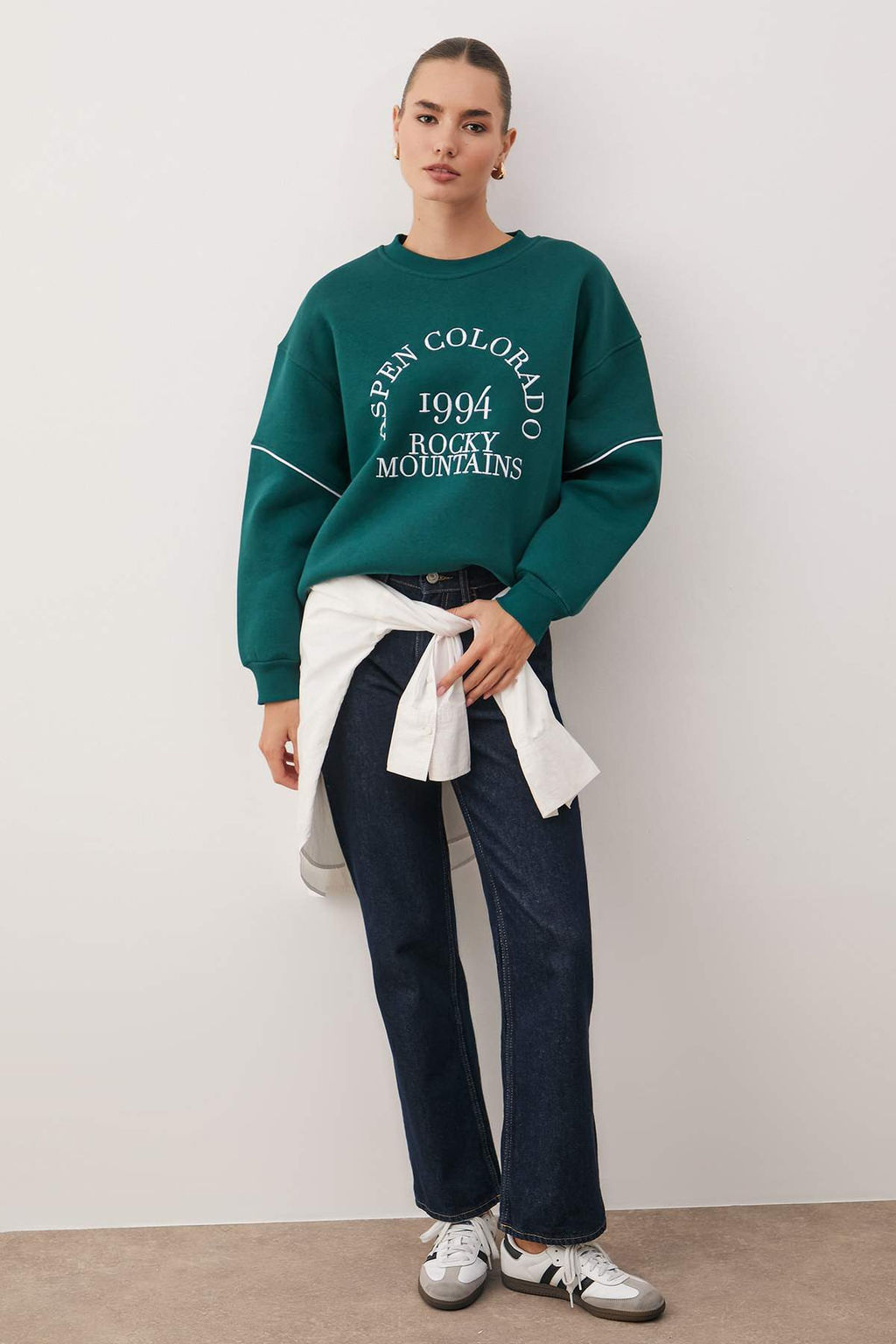 Zumrut Yesili Kal?n Ici Polarl? Slogan Nak?sl? Oversize Bisiklet Yaka Orme Sweatshirt TWOAW26SW00078