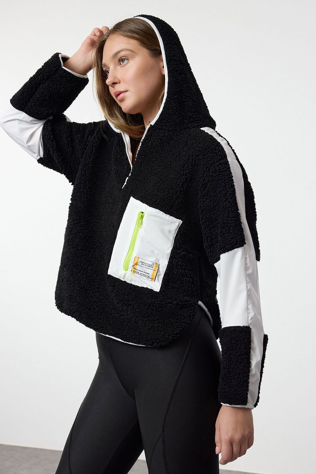 TRENDYOLMILLA Ekru Renk Bloklu Parasut Kumas Detayl? Pelus Genis Kal?p Orme Spor Sweatshirt THMAW24SW00009  фото 9