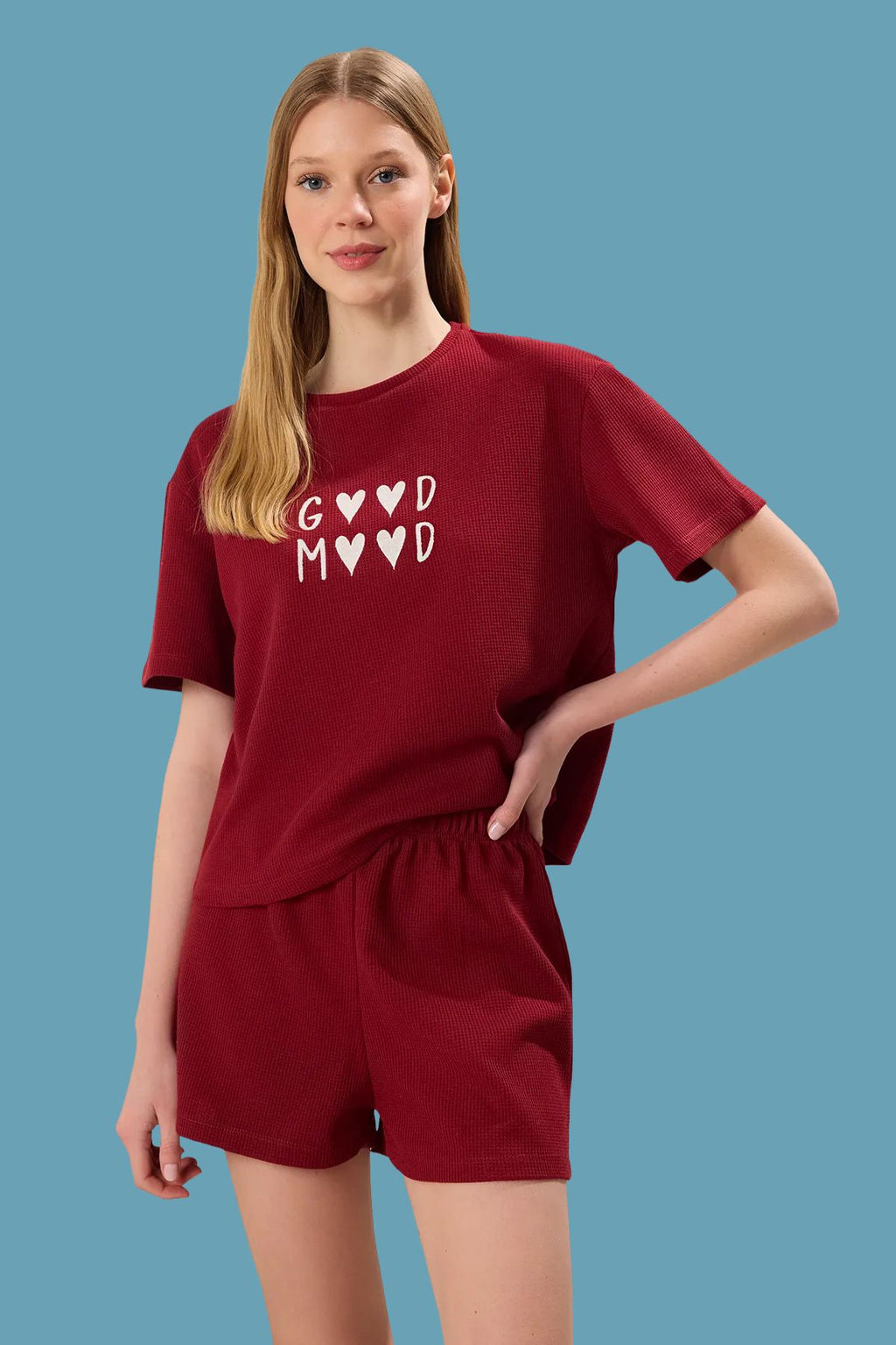 Trendyolmilla K?rm?z? Slogan ve Kalp Nak?sl? Waffle Sortlu Orme Pijama Tak?m? THMSS25PT00352