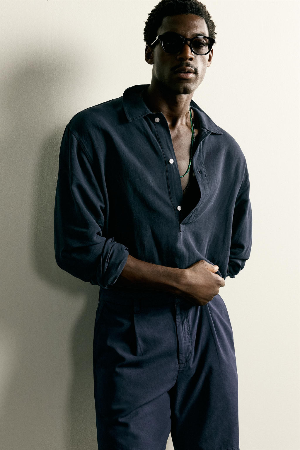 BERMUDA PLIEGUES REGULAR FIT / Marino