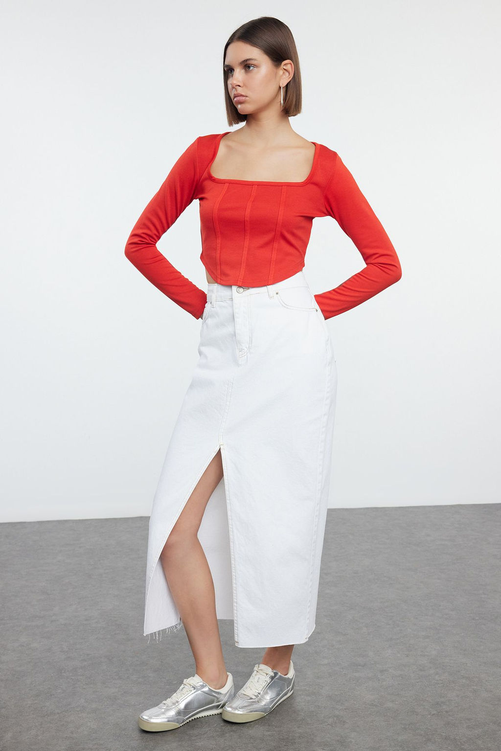 Trendyolmilla Siyah Biye Detayl? Kare Yaka Fitted/Vucuda Oturan Crop Interlok Orme Bluz TWOAW23BZ00151 фото 10