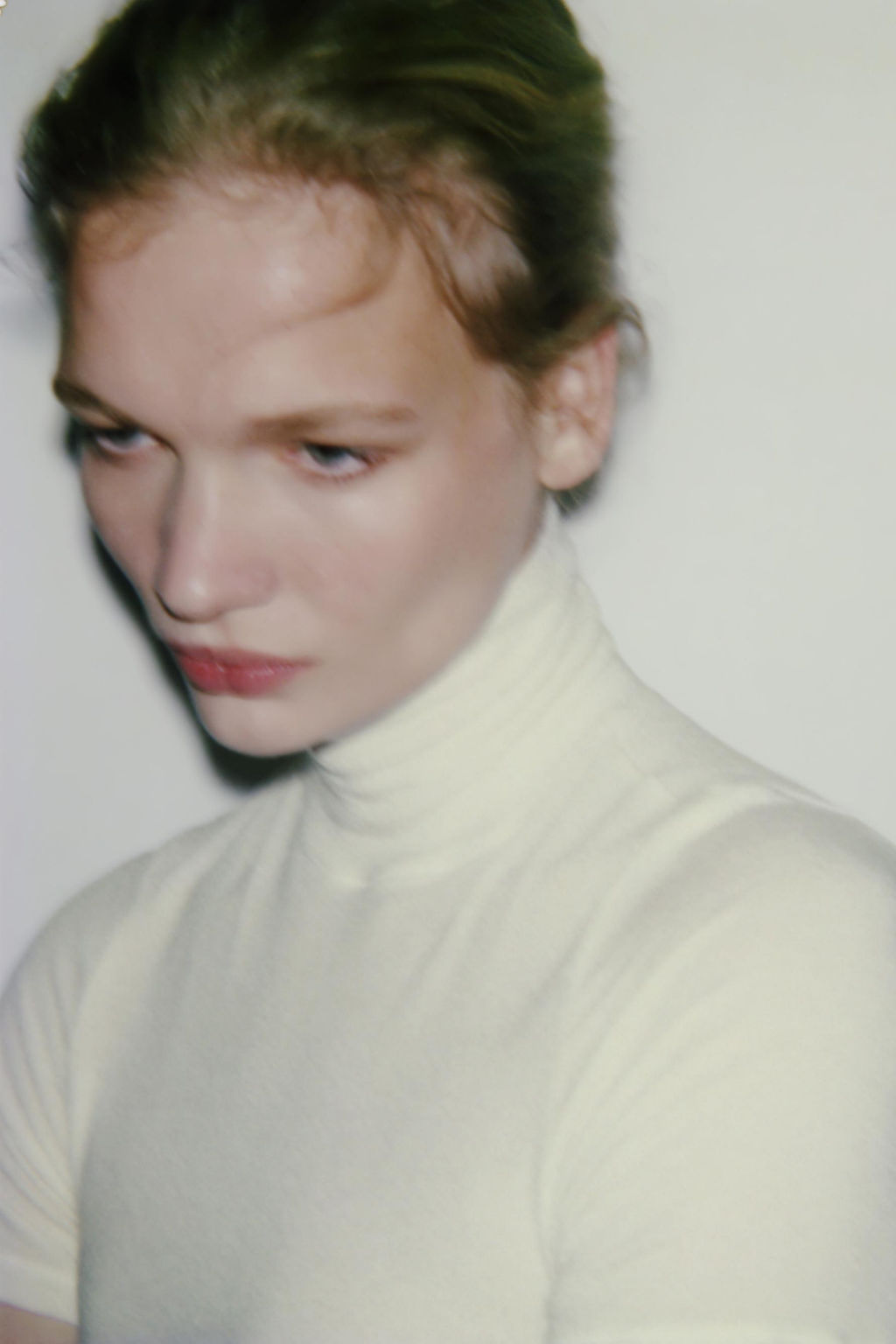 ASYMMETRIC HIGH NECK T-SHIRT - Zara фото 2