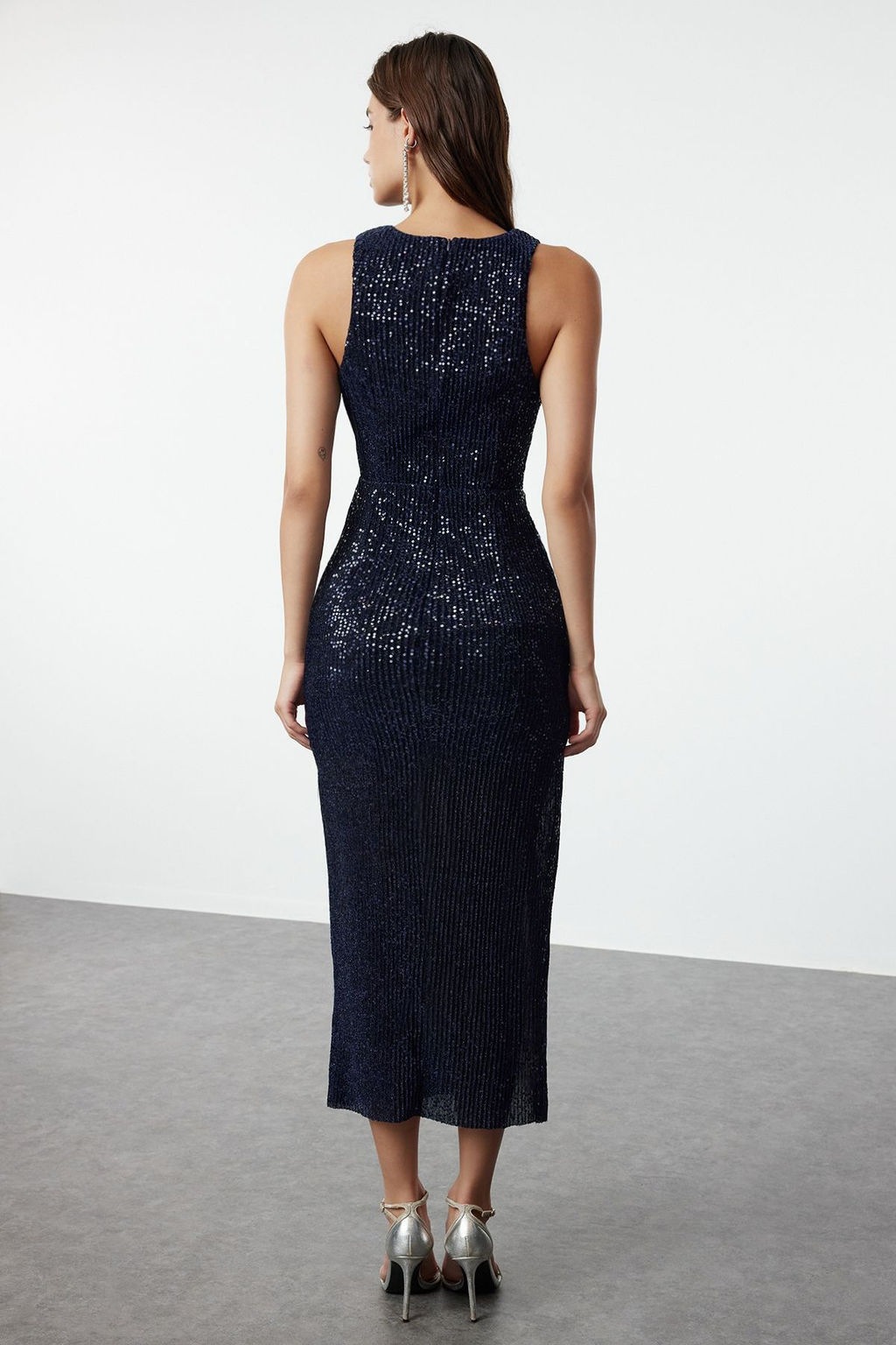 Lacivert Vucuda Oturan Orme Par?lt?l? Pullu Payet Uzun Abiye Gece Mezuniyet Elbisesi TPRSS24EL00030