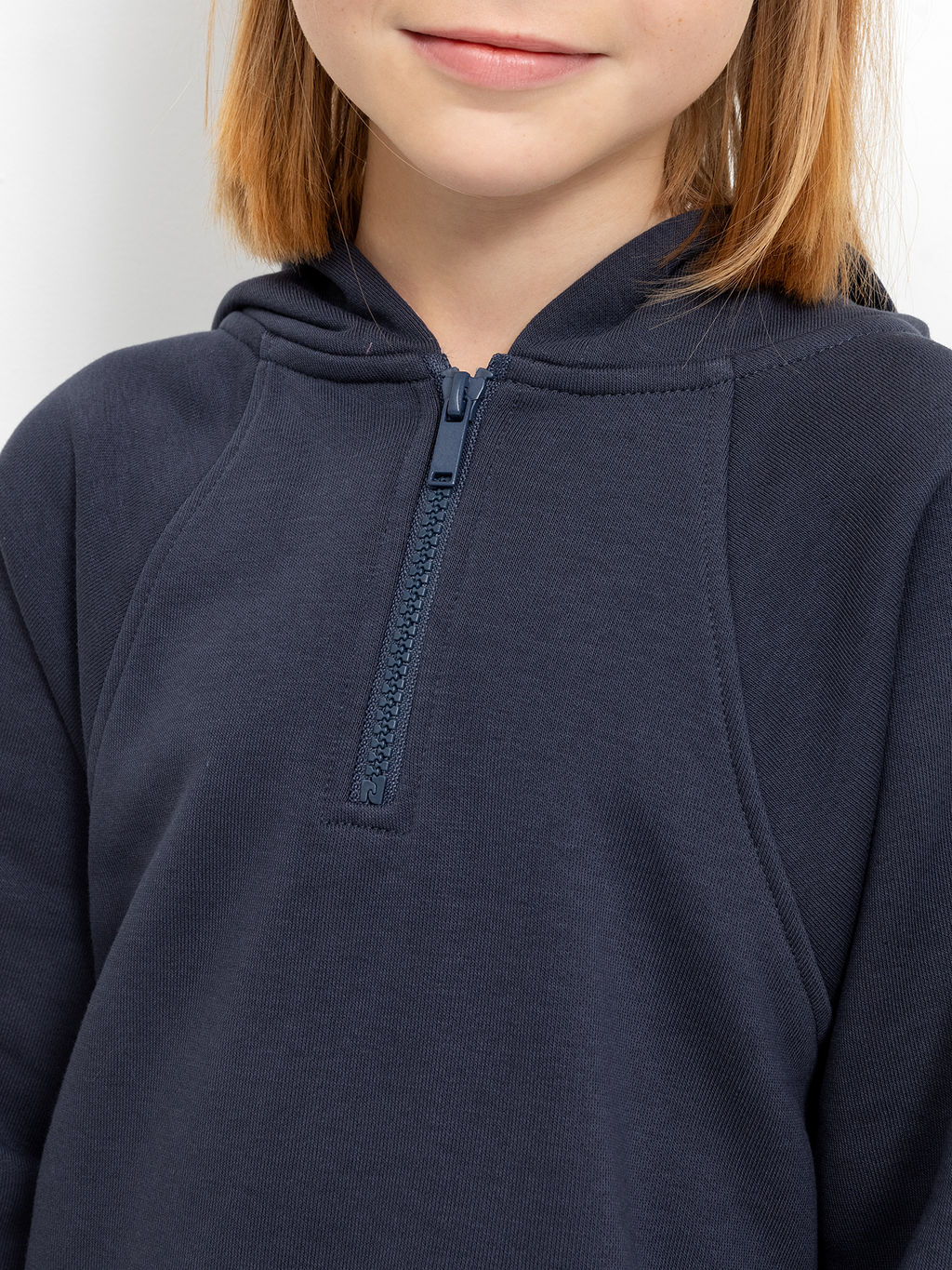 Худи графитового цвета с розовыми принтами на рукавах для девочек - Mark formelle фото 5