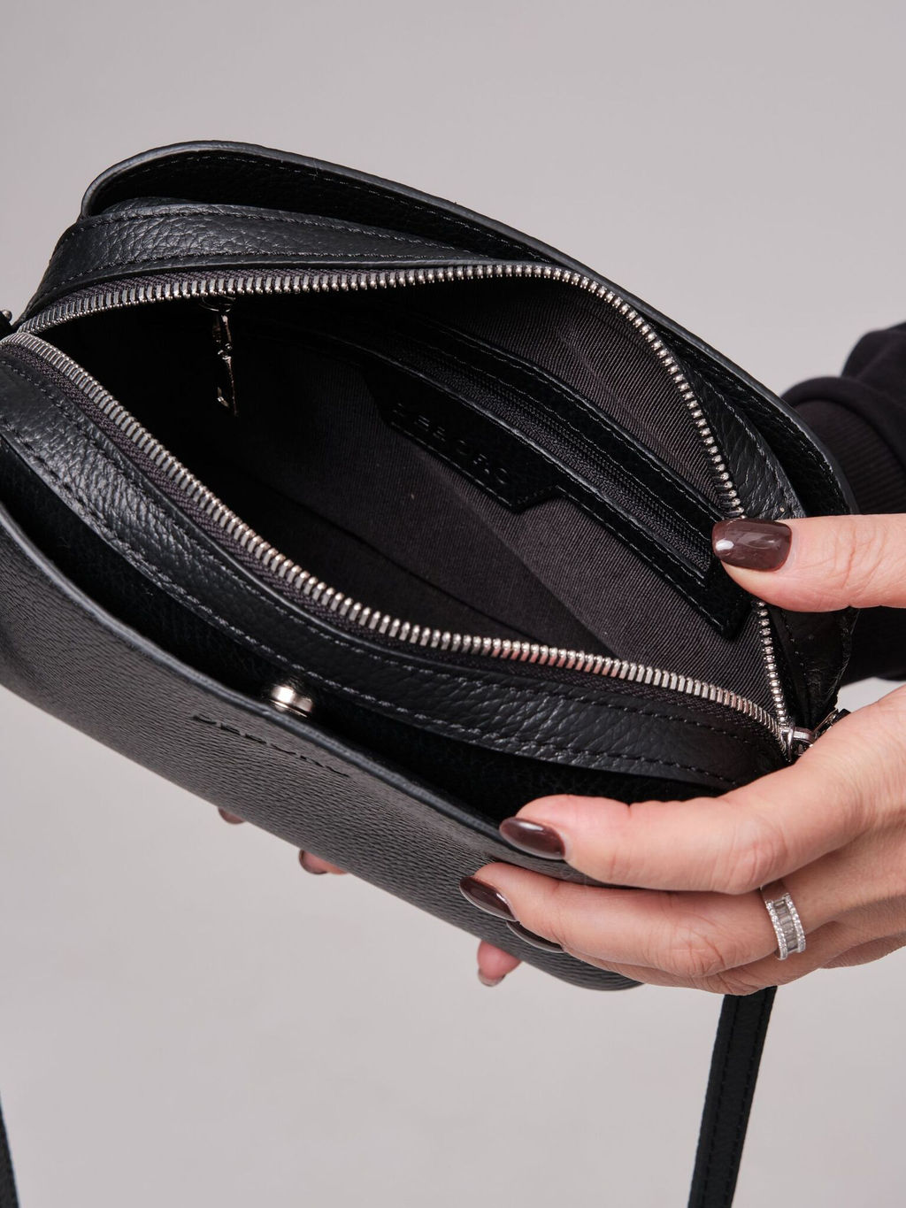 Сумка кожаная на плечо кросс-боди Deboro 30848 черный