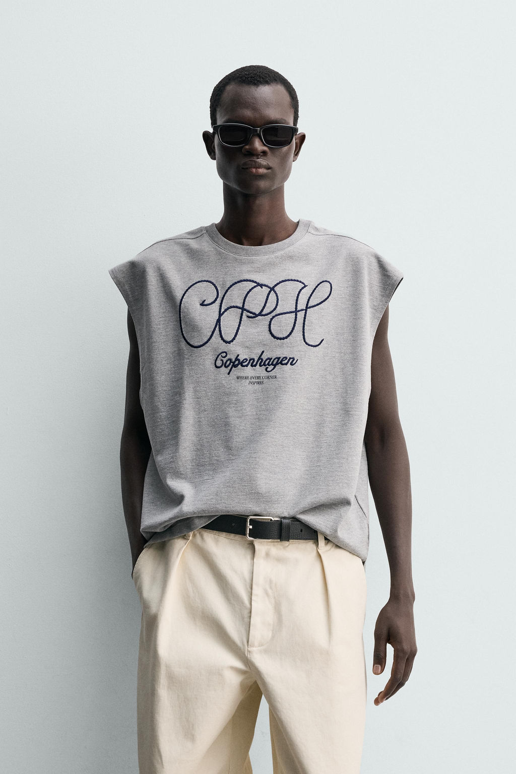 CAMISETA TANK RELAXED FIT BORDADO / Gris vigor?
