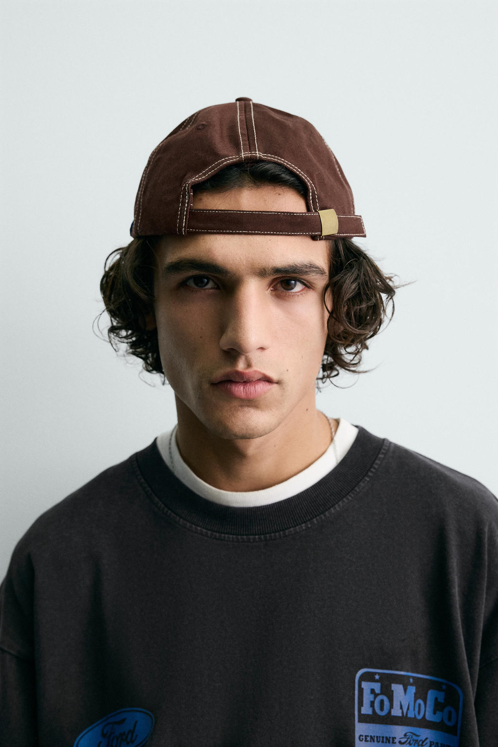 GORRA TEXTO BORDADO FORD / Marr?n