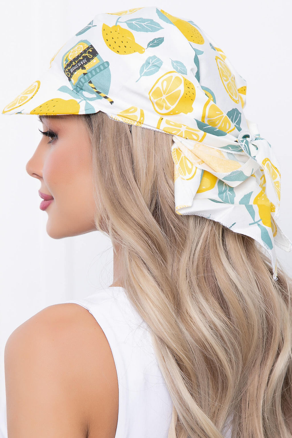 Косынка из натурального хлопка с козырьком (лимончики, белая) - Lt collection фото 2