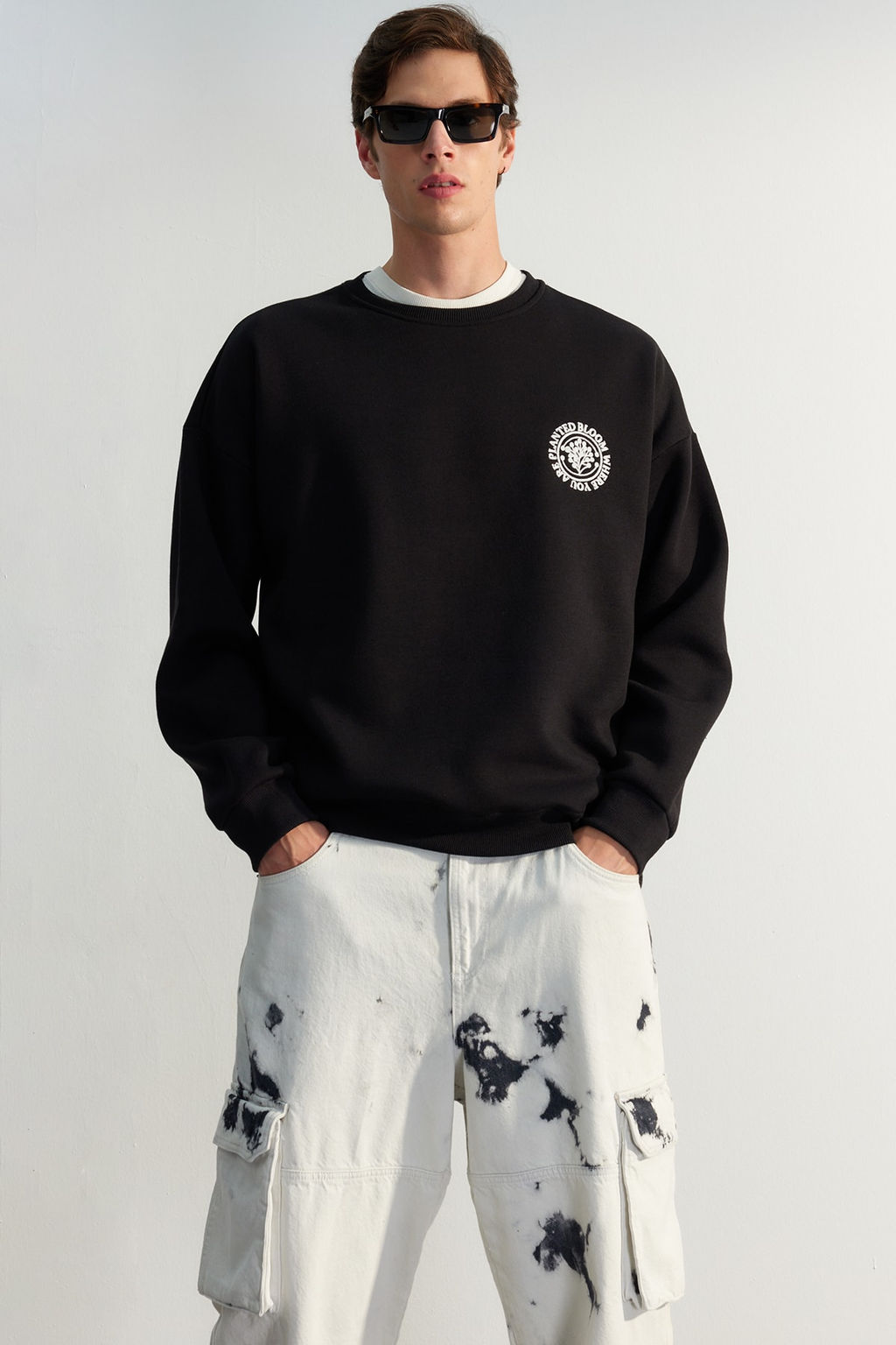 Siyah Oversize/Genis Kesim Cicek Nak?sl? Ici Polar/S?cak Tutan Sweatshirt TMNAW24SW00012