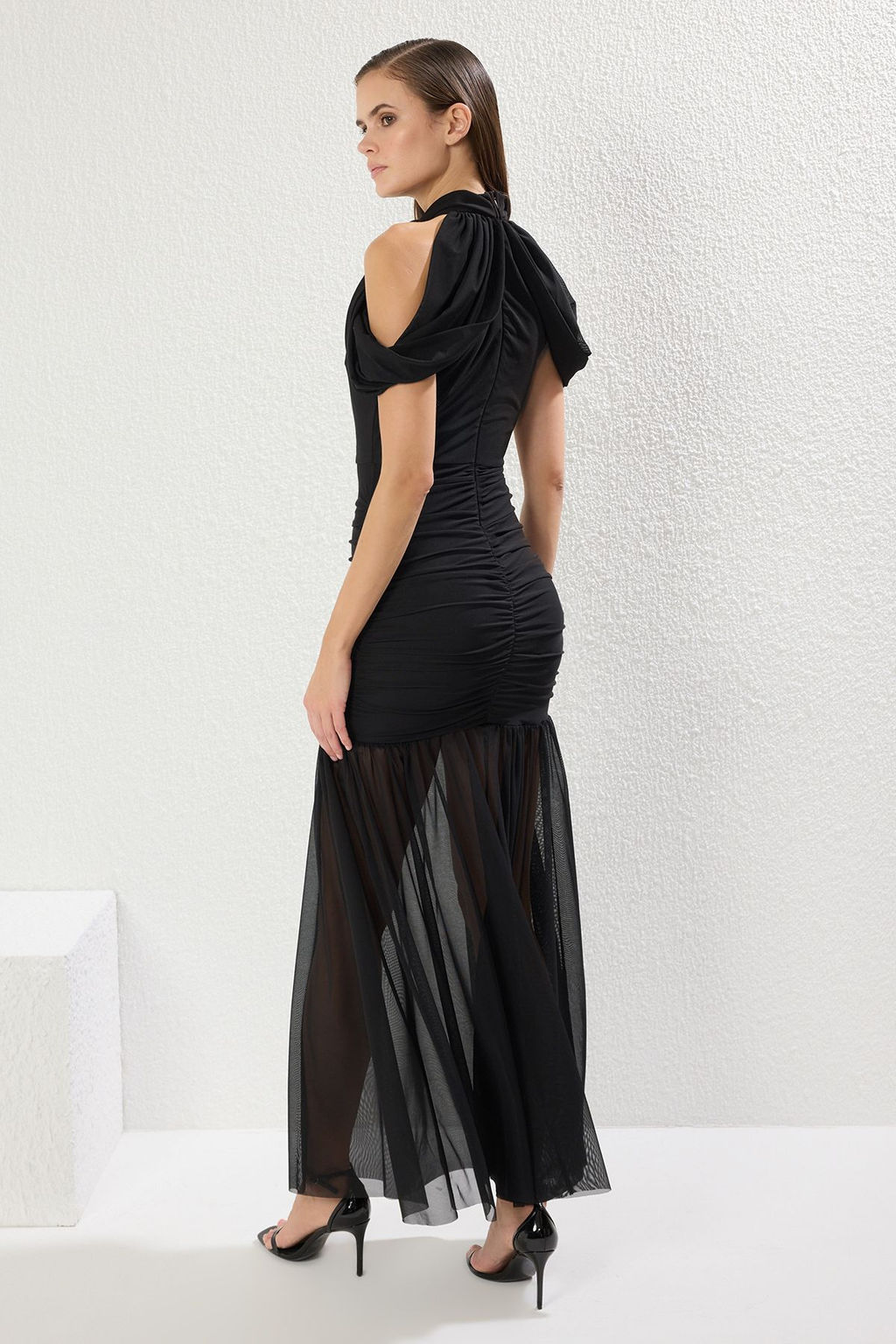 TRENDYOLMILLA Siyah Astarl? Tul Orme S?k Abiye Elbise TPRSS25AE00028  фото 5