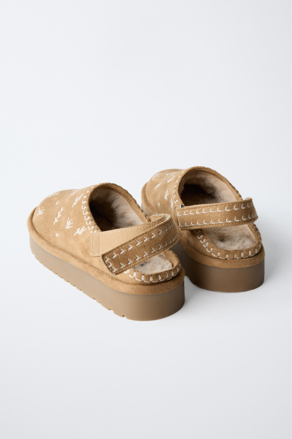 EMBROIDERED SHEEPSKIN CLOGS - Zara фото 6