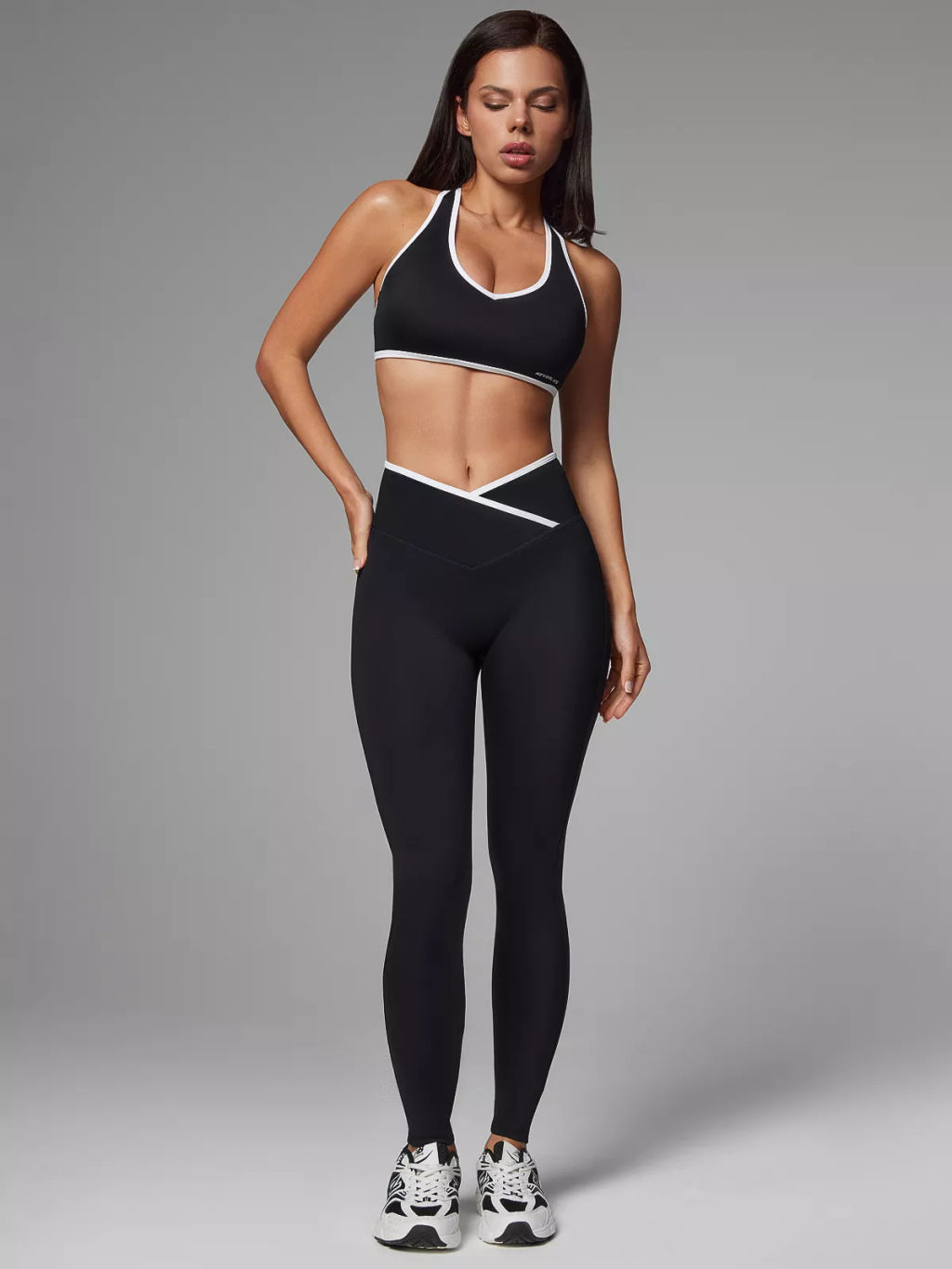 Спортивные леггинсы с перекрестным поясом