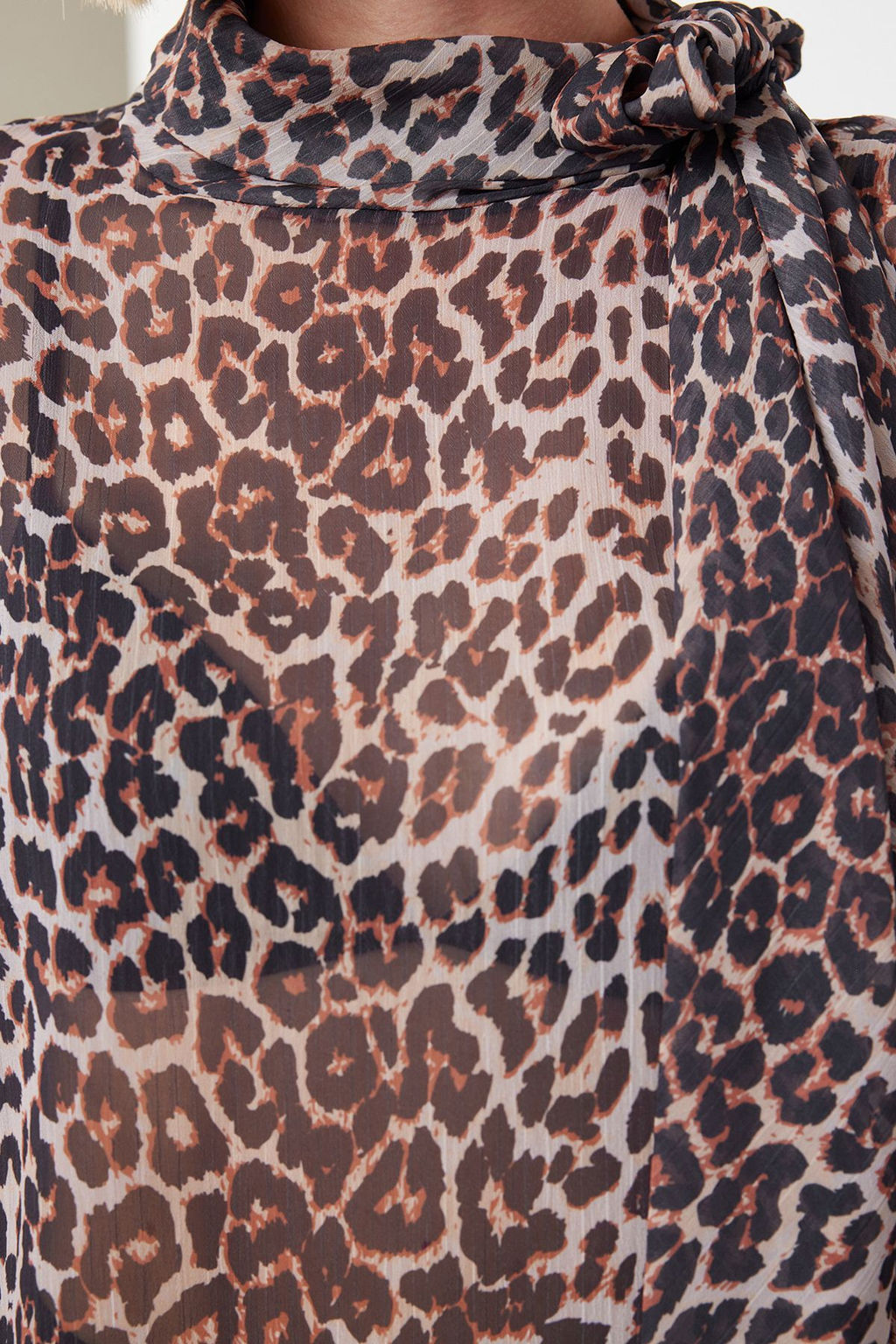 Kahverengi Leopar Desenli Sifon Dik Yaka Dokuma Bluz TWOAW25BZ00043 - Trendyolmilla фото 4