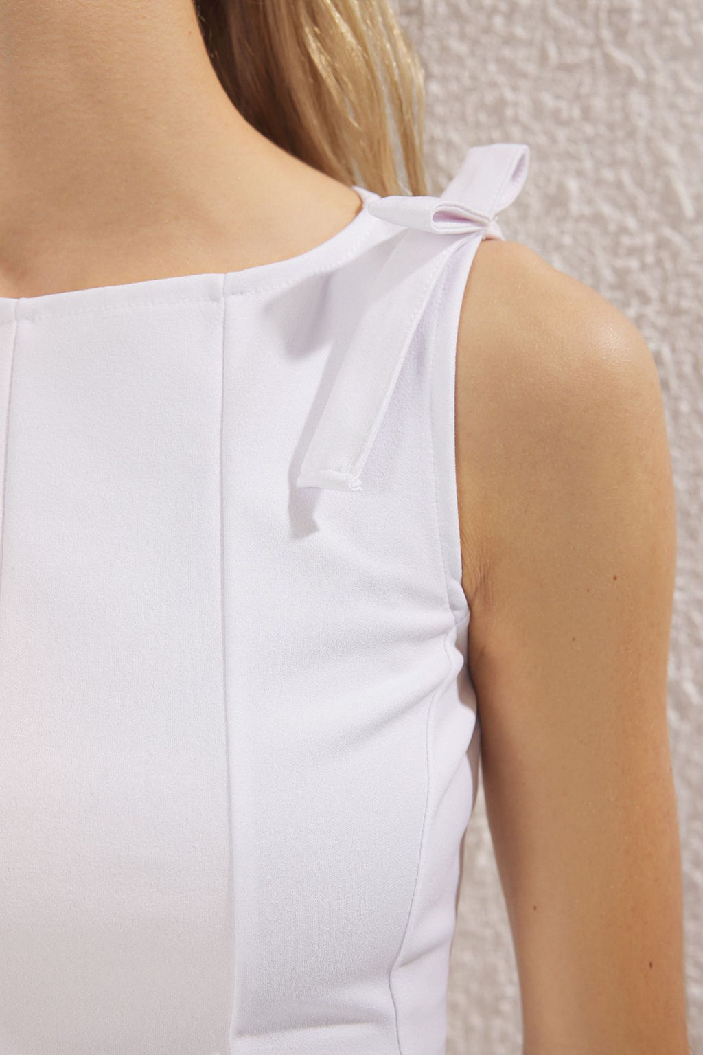 Trendyolmilla Siyah S?f?r Kol Peplum Belden Oturmal? Omuz Fiyonk Detayl? Orme Bluz TWOSS25BZ00482 фото 7