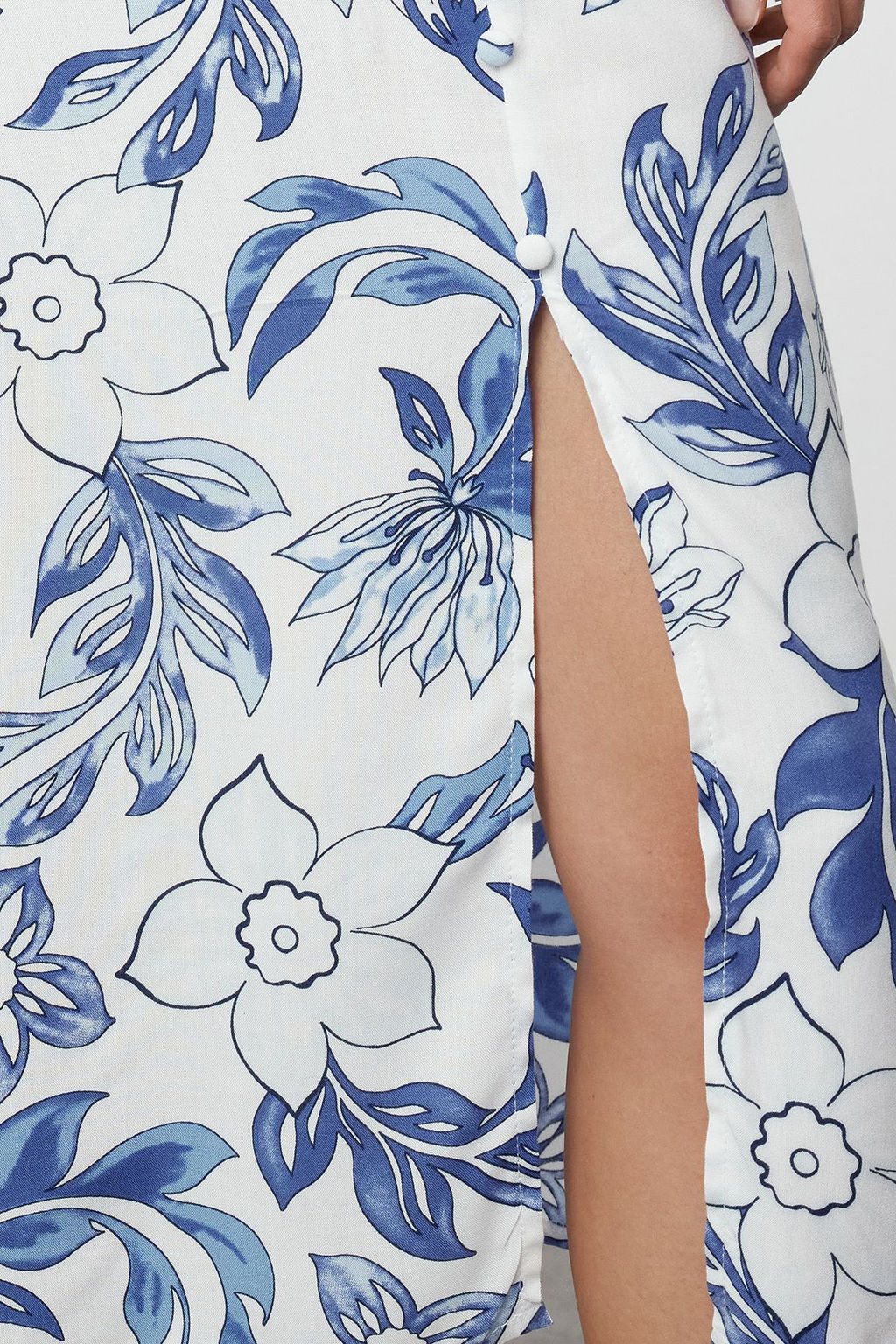 Mavi Soyut Mavi Cicek Desenli Midi Dokuma Elbise TWOAW24EL00865