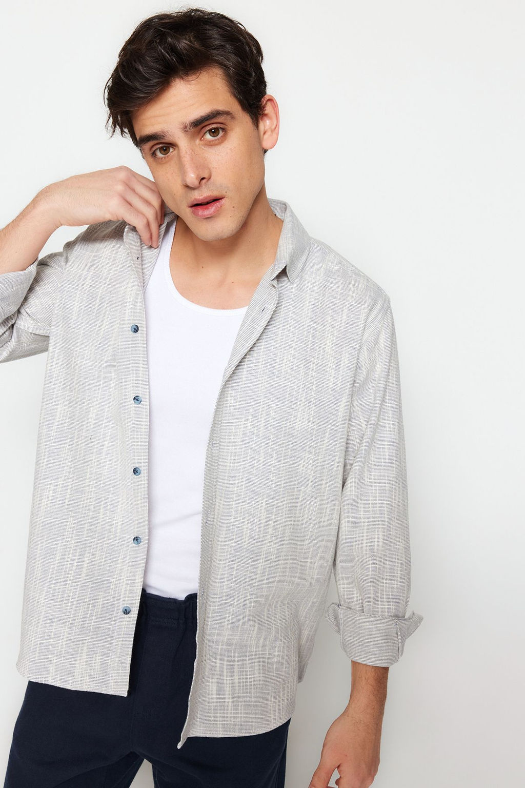 Mavi Regular Fit %100 Pamuk Keten Gorunumlu Gomlek TMNSS23GO00111