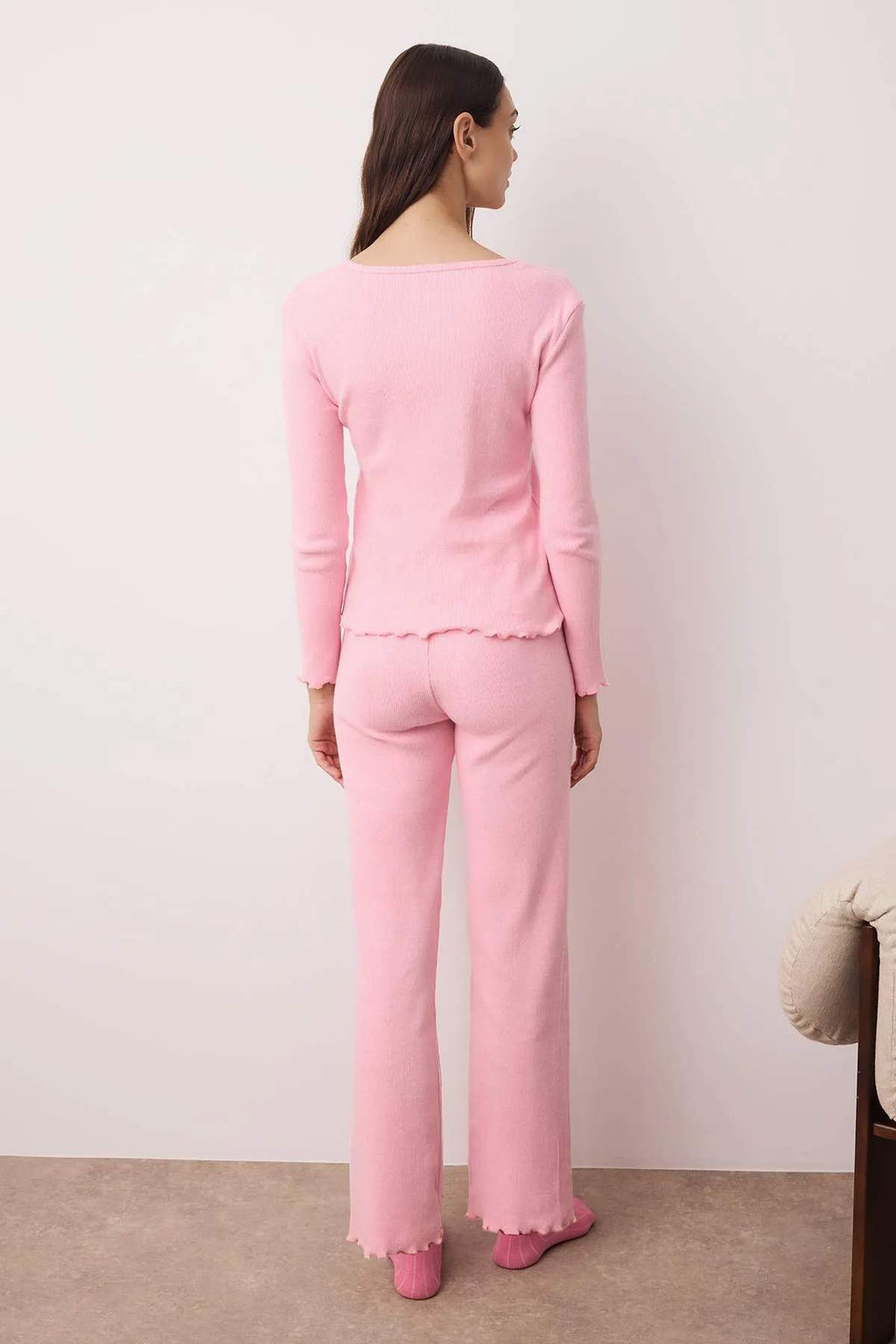 Pembe V Yaka Baby Overloklu Yumusak Tuse F?rcal? K?sl?k Fitilli Orme Pijama Tak?m? THMAW26PT00011 - Trendyolmilla фото 4