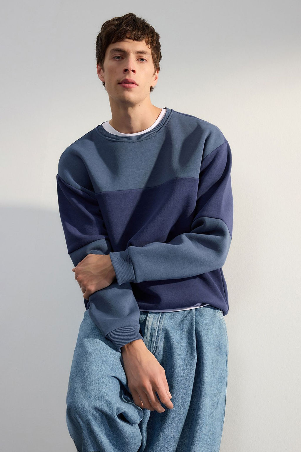 TRENDYOL MAN Lacivert Oversize/Genis Kesim Renk Bloklu Ici Polarl? Basic Sweatshirt TMNAW25SW00013 - Trendyolmilla фото 2