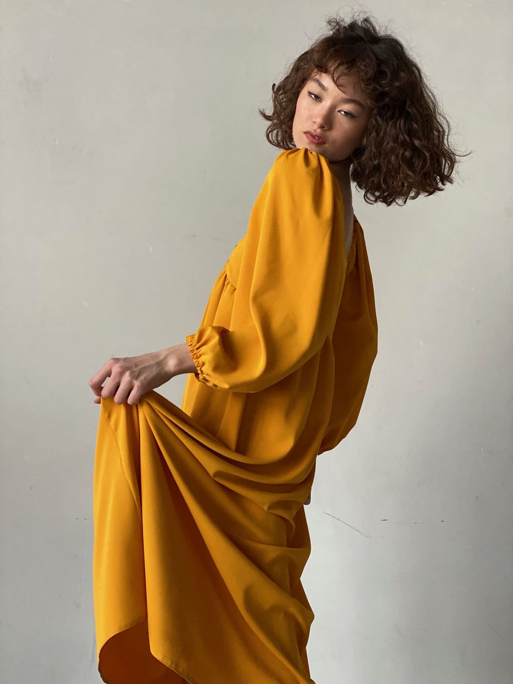 Платье-миди с пышными рукавами в цвете манго - Martichelli фото 43