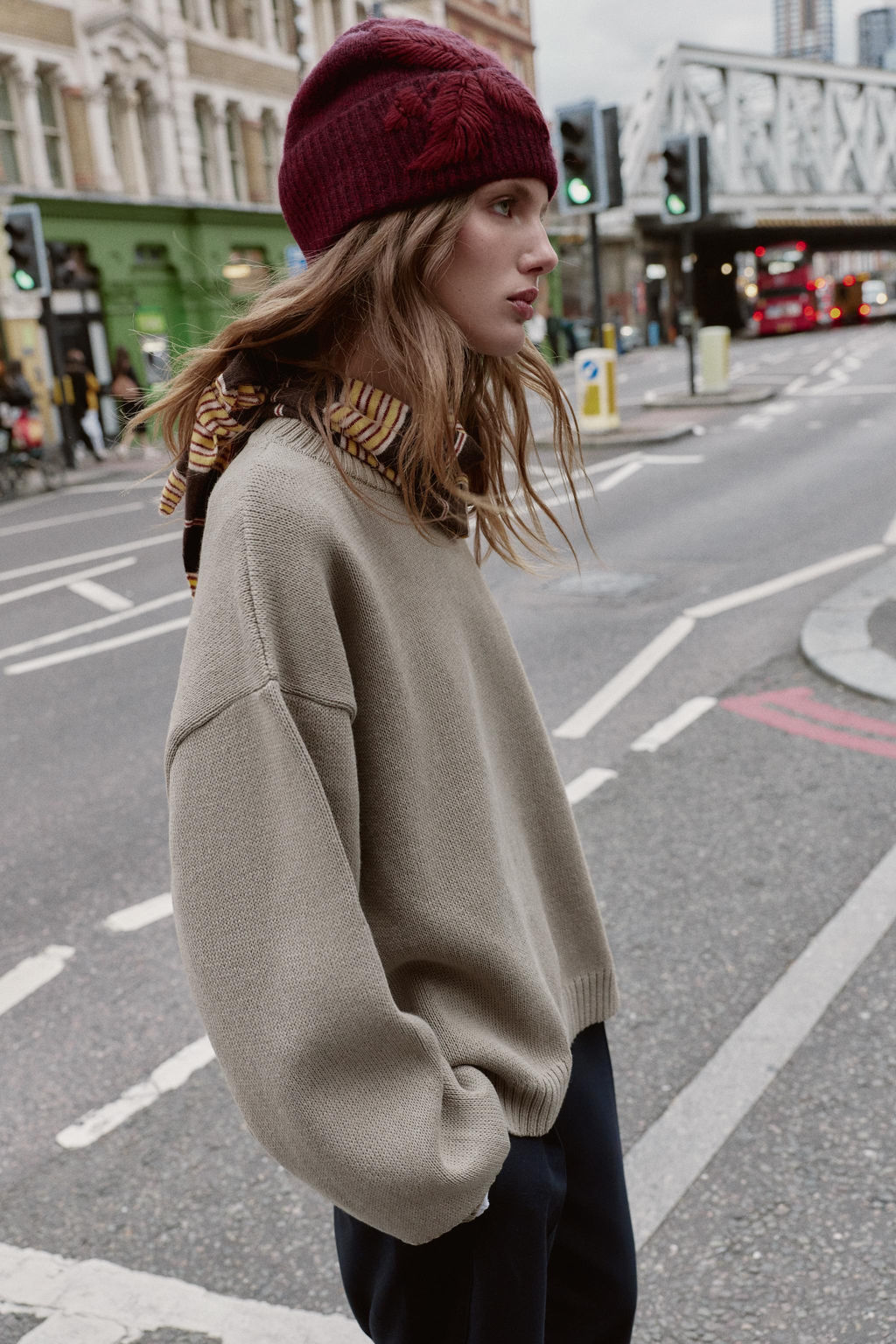 BEANIE WITH EMBROIDERED FLOWERS - Zara фото 2