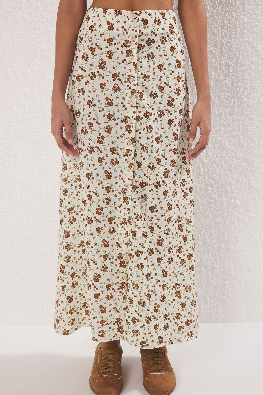 Trendyolmilla Bej Cicek Desenli Onu Dugmeli Uzun Y?rtmacl? Viskon Etek TWOSS25ET00178  фото 3