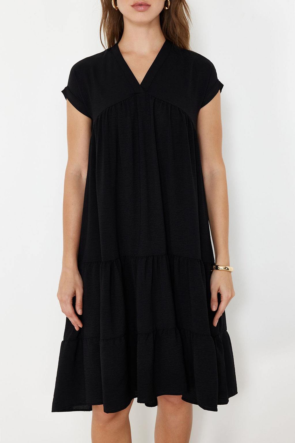 Siyah Duz Genis Kesim V Yaka Etegi Volanl? Aerobin Dokuma Elbise TWOSS24EL01031