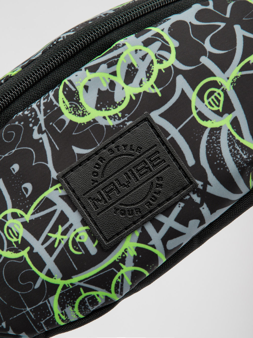 V48 401 219 Сумка поясная