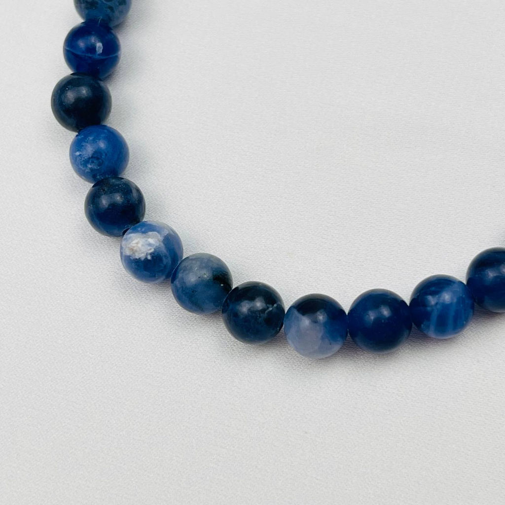 Браслет из Содалита с подвеской "Перо" 17 см