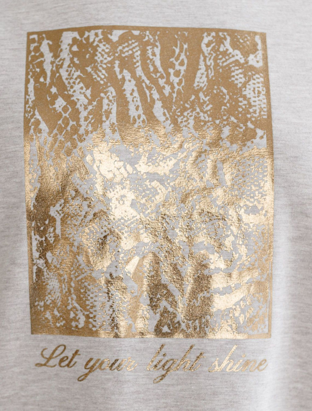 Футболка из премиального хлопка с авторским принтом