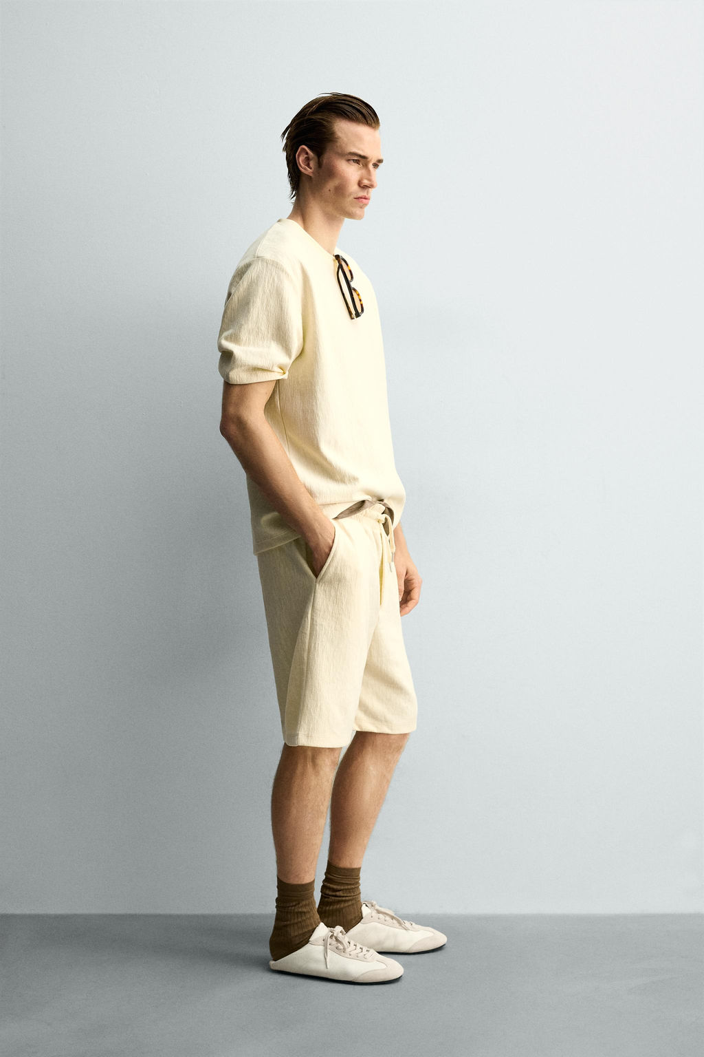 CAMISETA RELAXED FIT ESTRUCTURA / Mantequilla