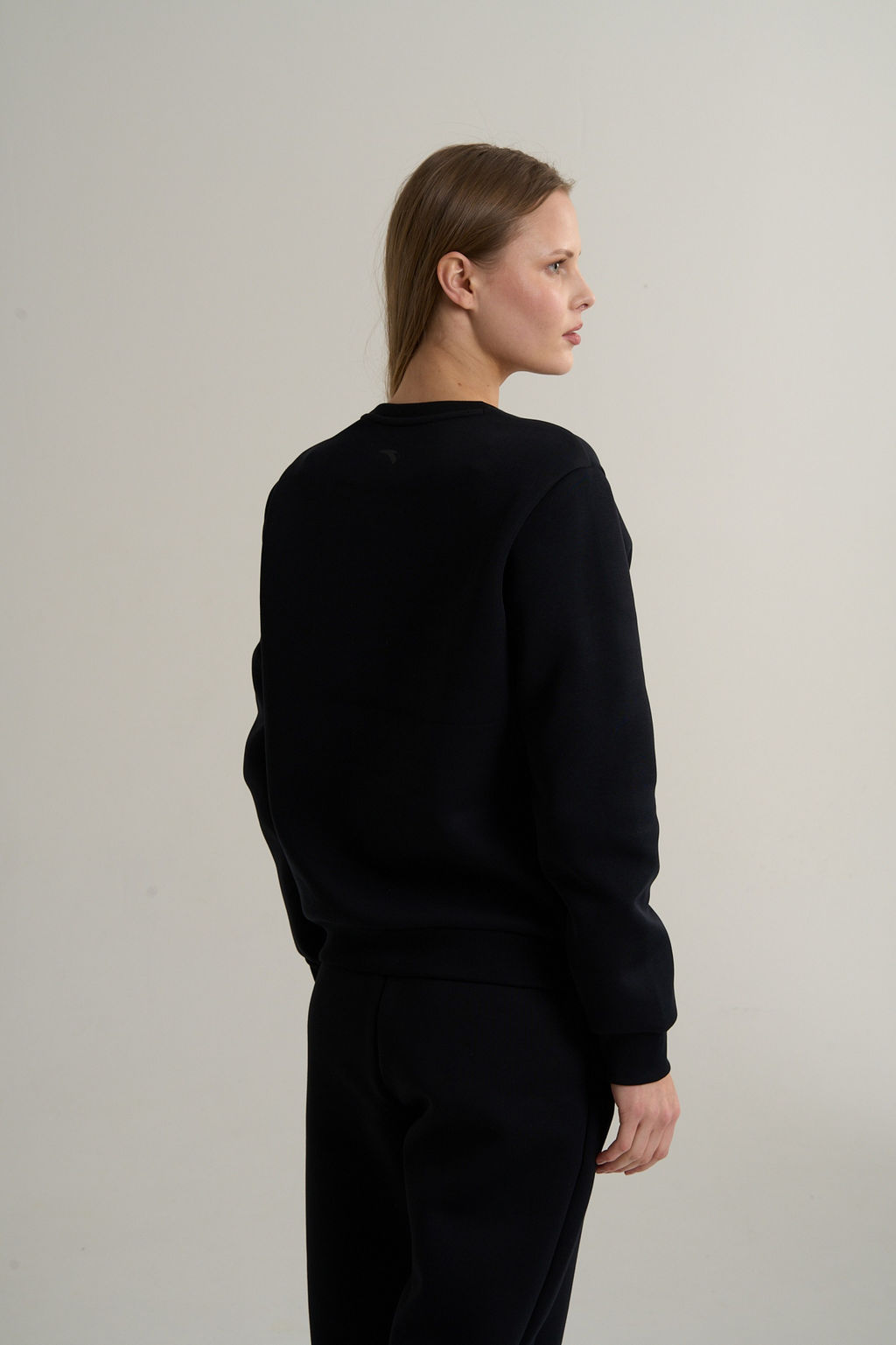 Свитшот Черный TRN ESSENTIAL Sweatshirt