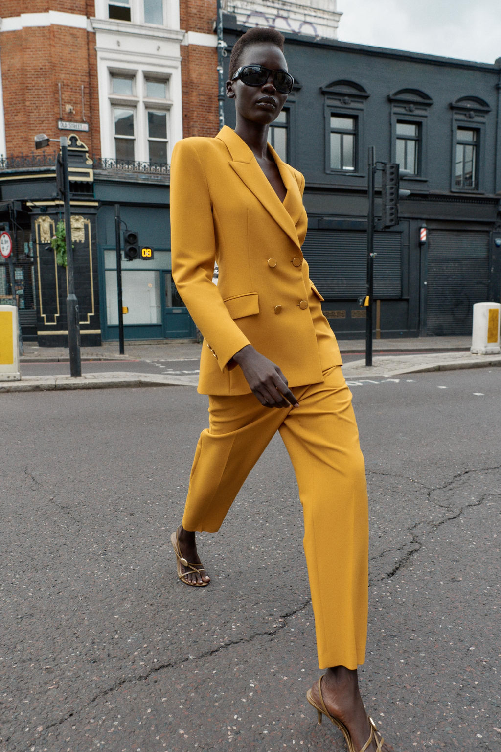 DOUBLE-BREASTED BLAZER WITH SHOULDER PADS - Zara фото 2