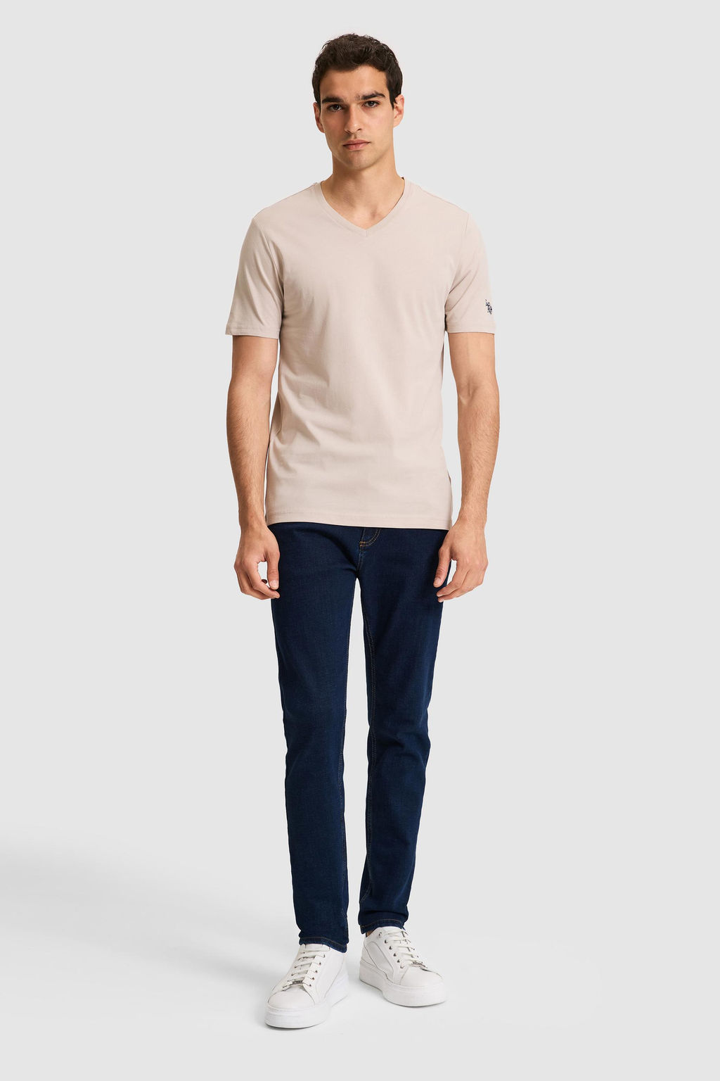 Erkek Regular Fit V Yaka Ta_ Basic Ti__rt