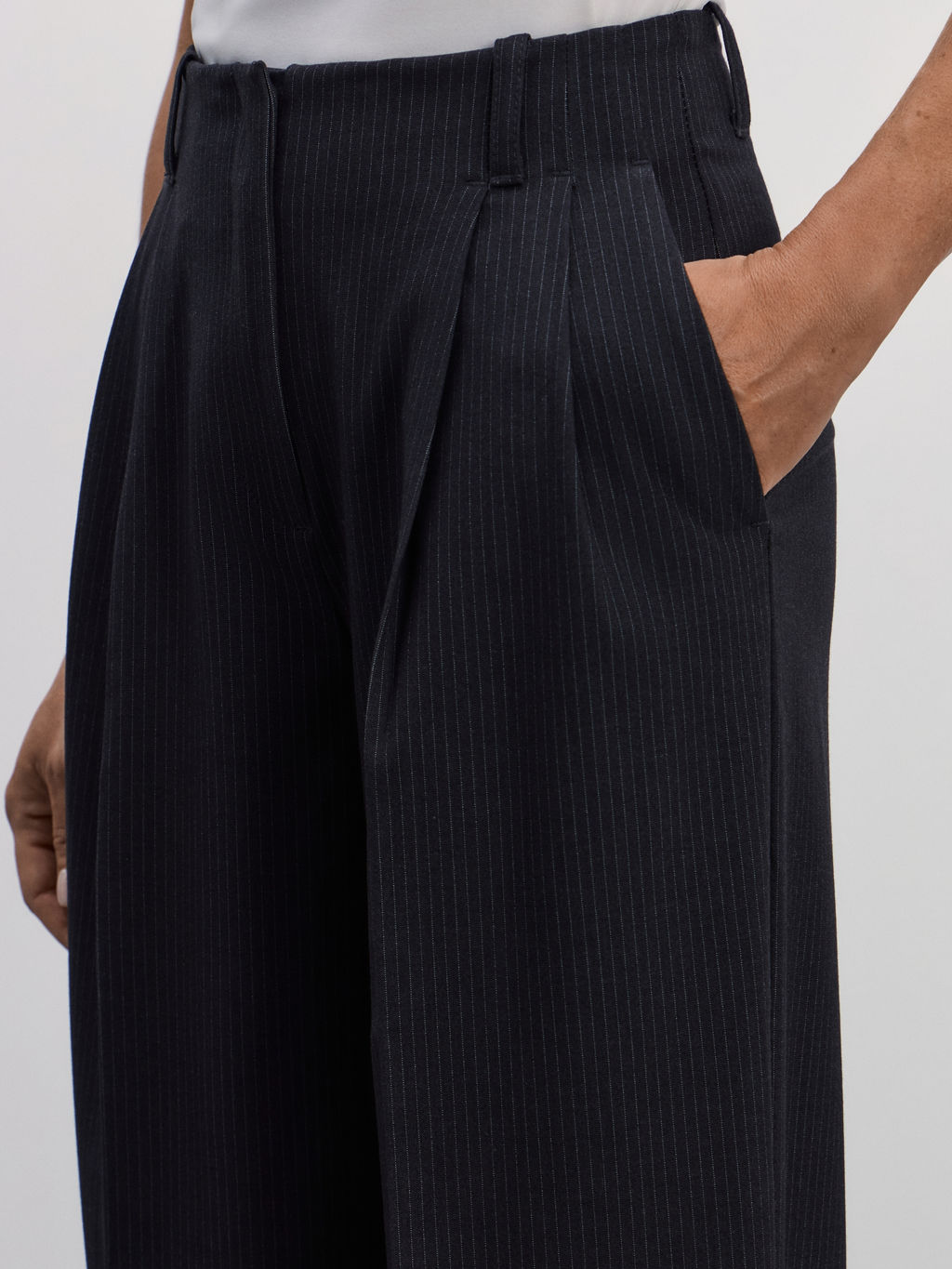 Широкие брюки с защипами / Zarina фото 5