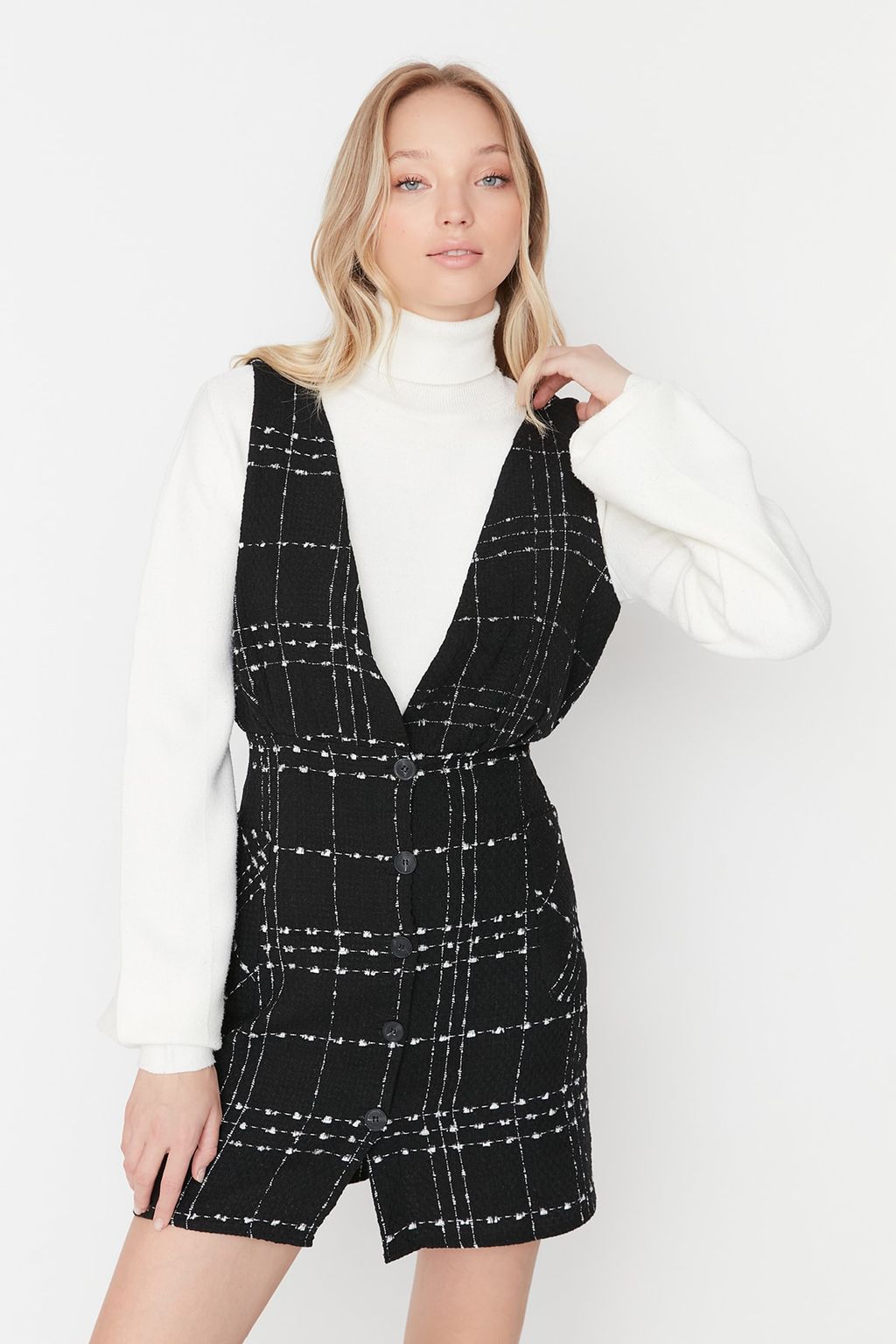 TRENDYOLMILLA Ekru Ekose / Kareli V Yaka Mini Dokuma Jile Elbise TWOAW21EL0319