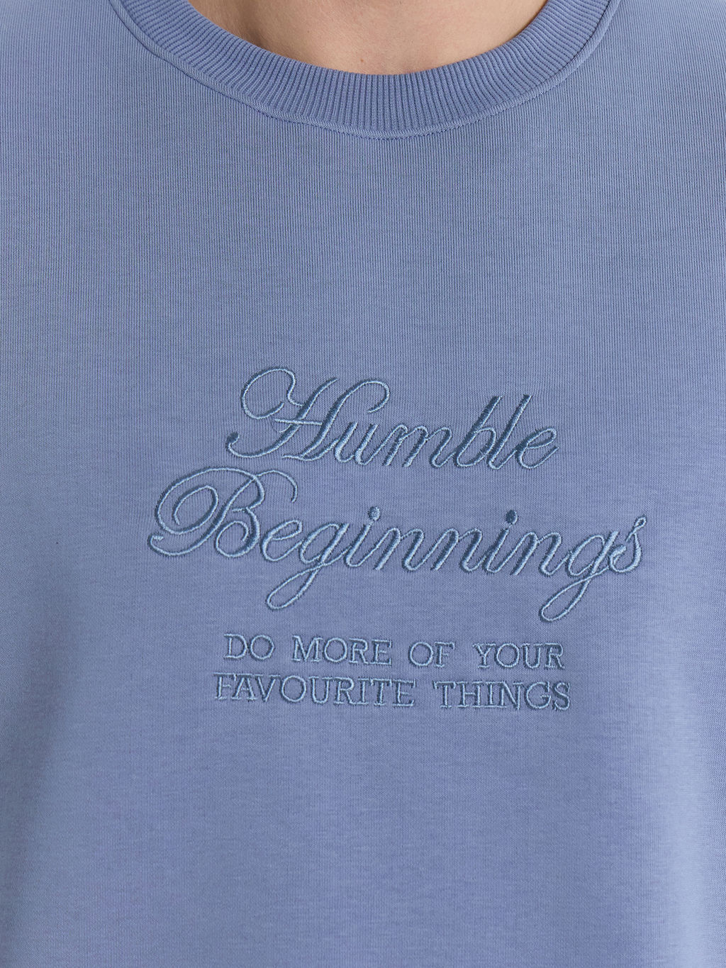 Свитшот мужской синий с вышивкой Humble beginning - Mark formelle фото 5