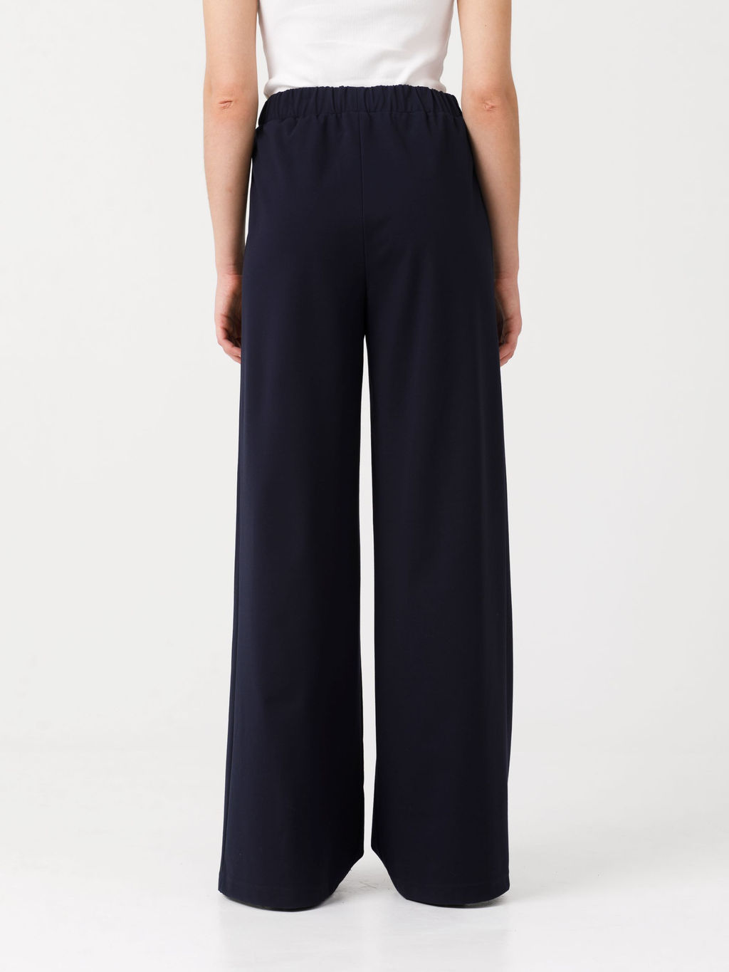 Комплект из футболки и брюк