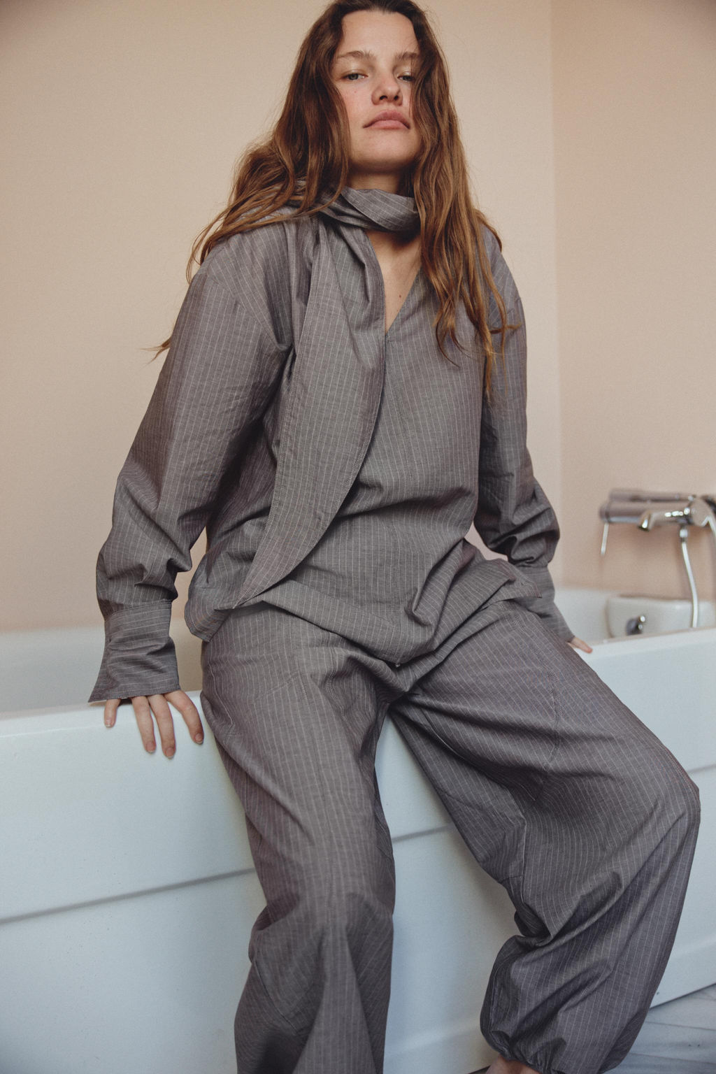 CAMISA RAYAS LAZADA / Gris