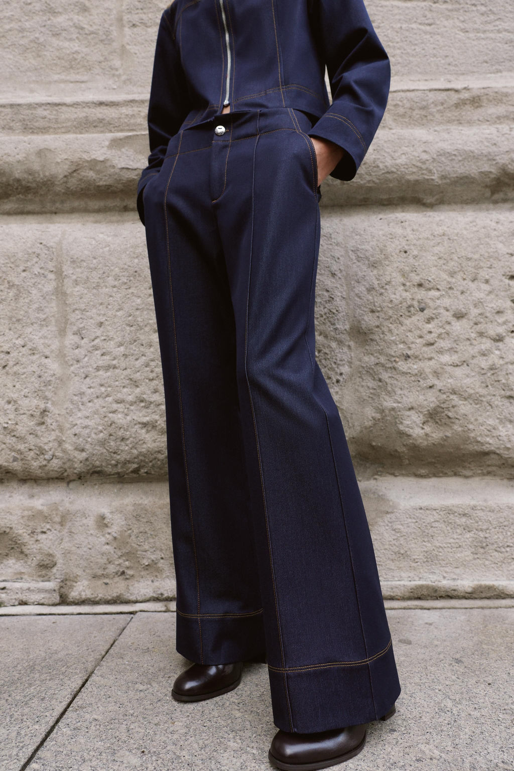 BOOTCUT TROUSERS WITH CONTRAST TOPSTITCHING - Zara фото 2