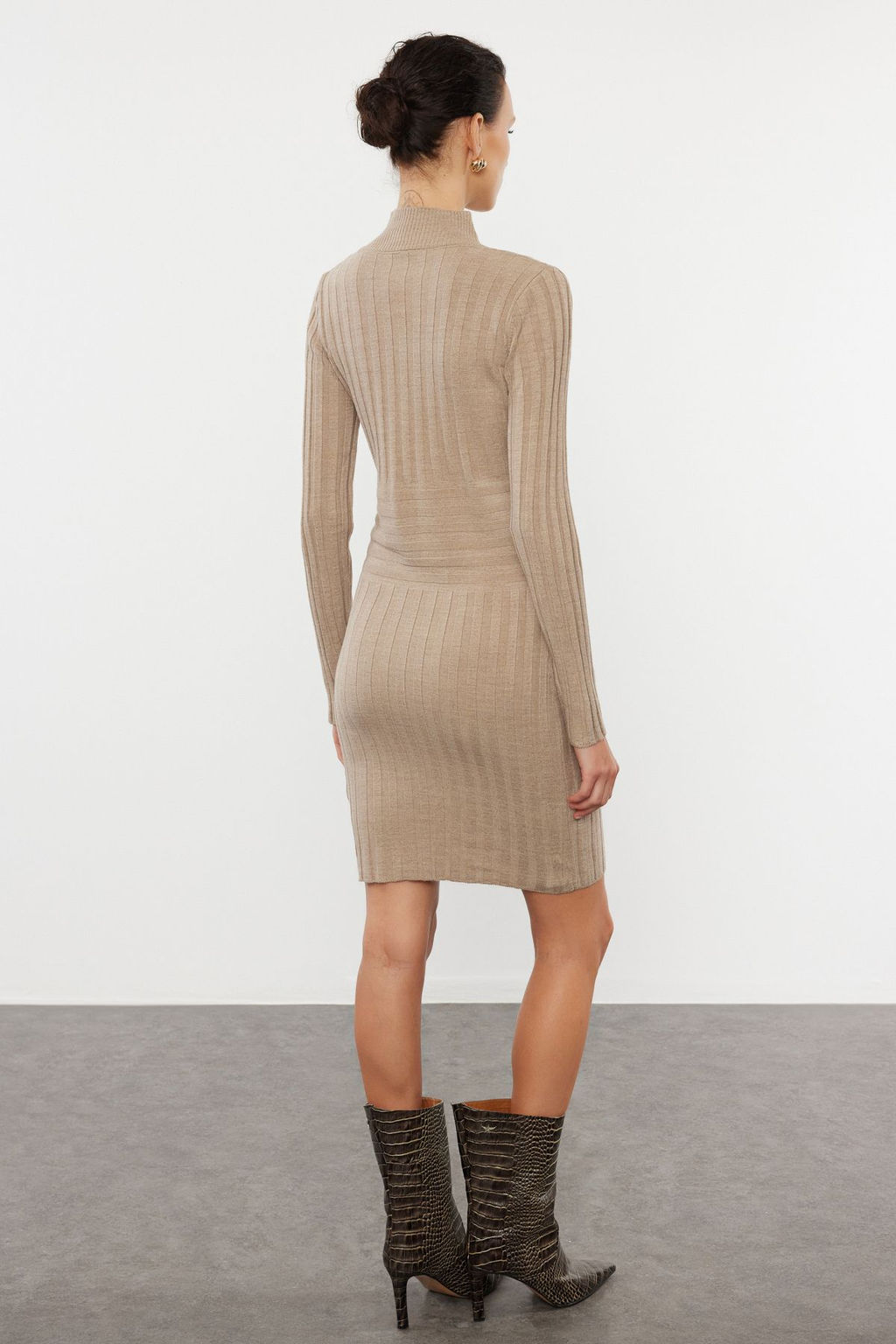 Vizon Mini Triko Dik Yaka Elbise TWOAW22EL0021 - Trendyolmilla фото 5