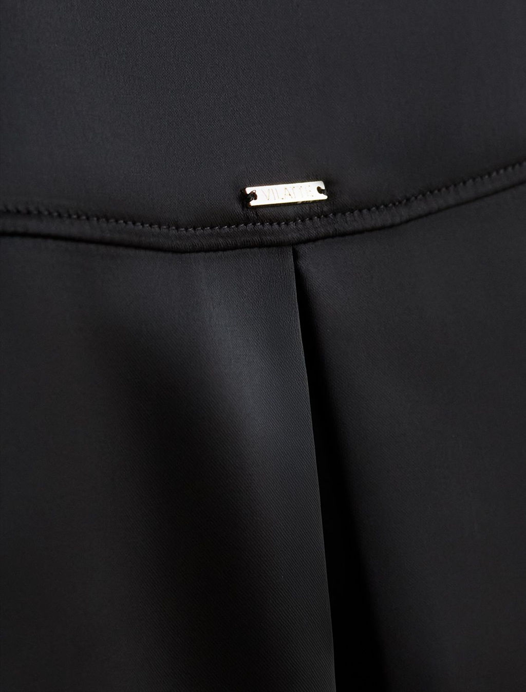 Блузка с короткими рукавами из плотного струящегося сатина - Vilatte фото 4