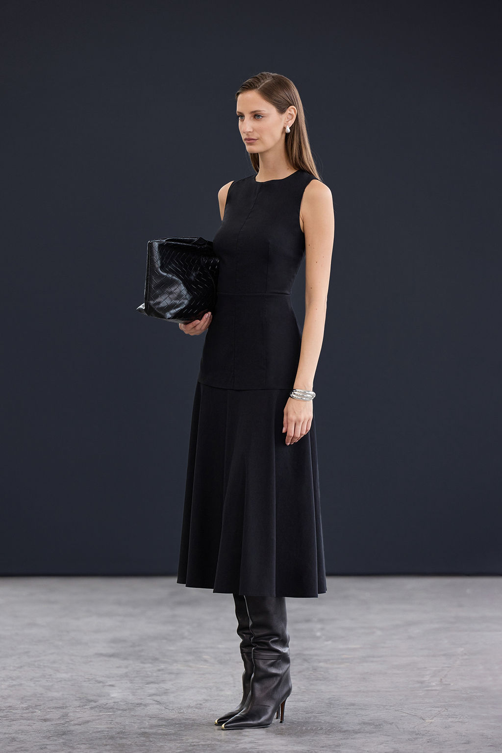 Trendyol Studio Siyah Midi Esnek Dokuma Elbise TWOAW26EL00307 - Trendyolmilla фото 6