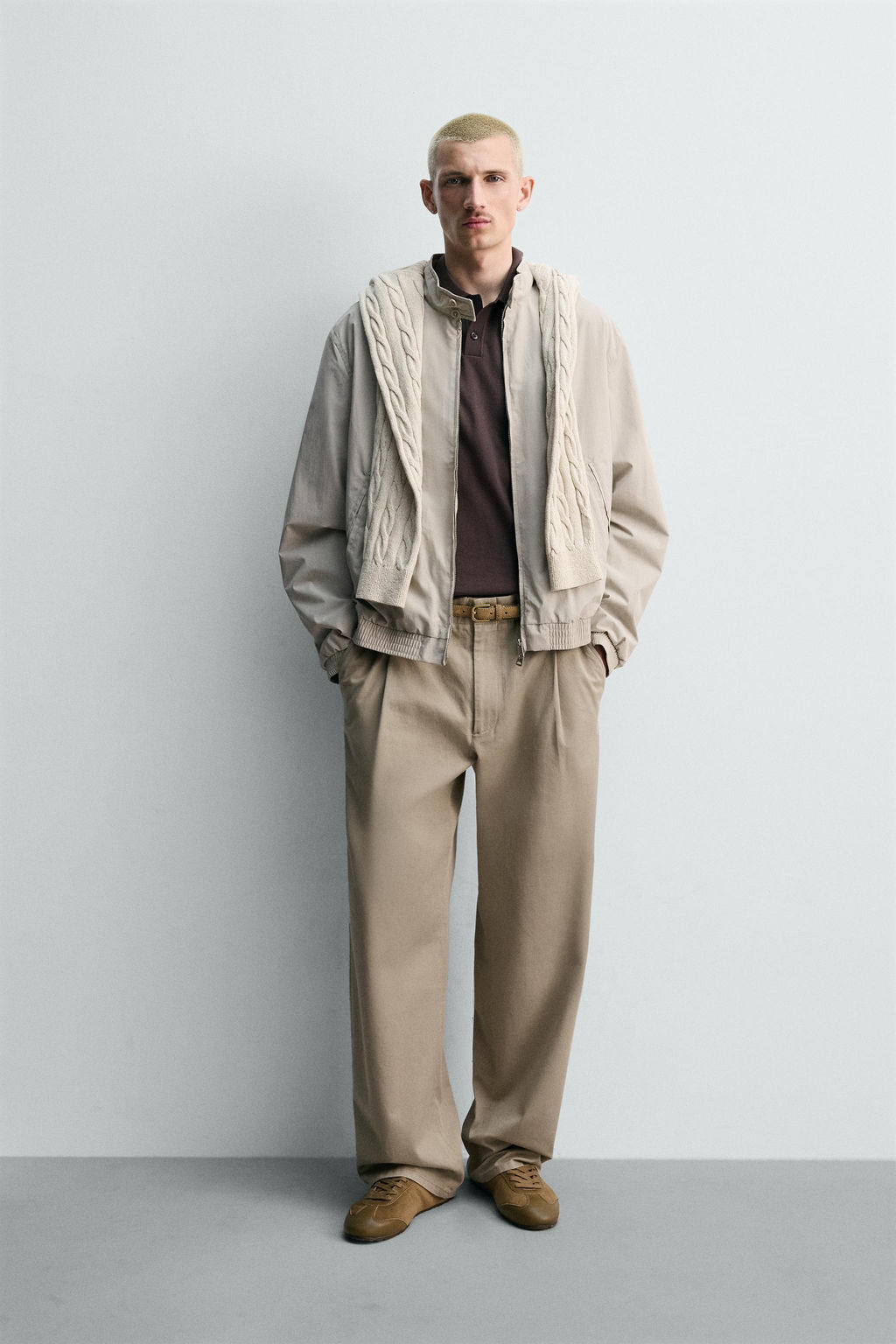 CAZADORA T?CNICA REGULAR FIT / Arena