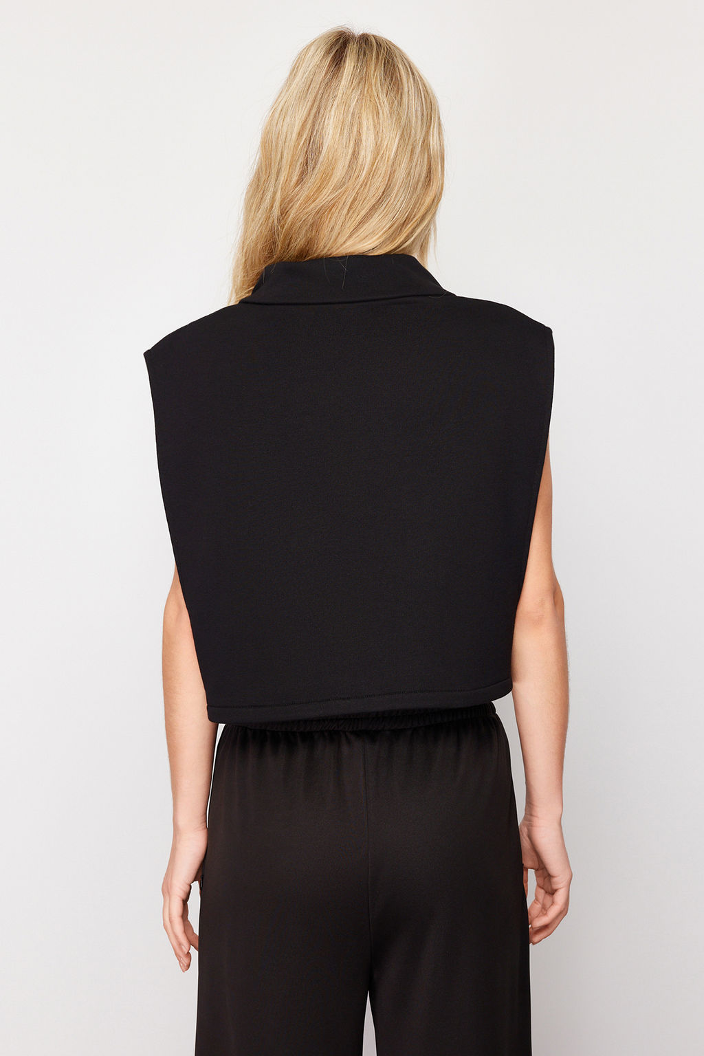 Siyah Relaxed/Rahat Kal?p Fermuarl? Dik Yaka Ay Kol Kal?n Yelek TWOSS24YE00011