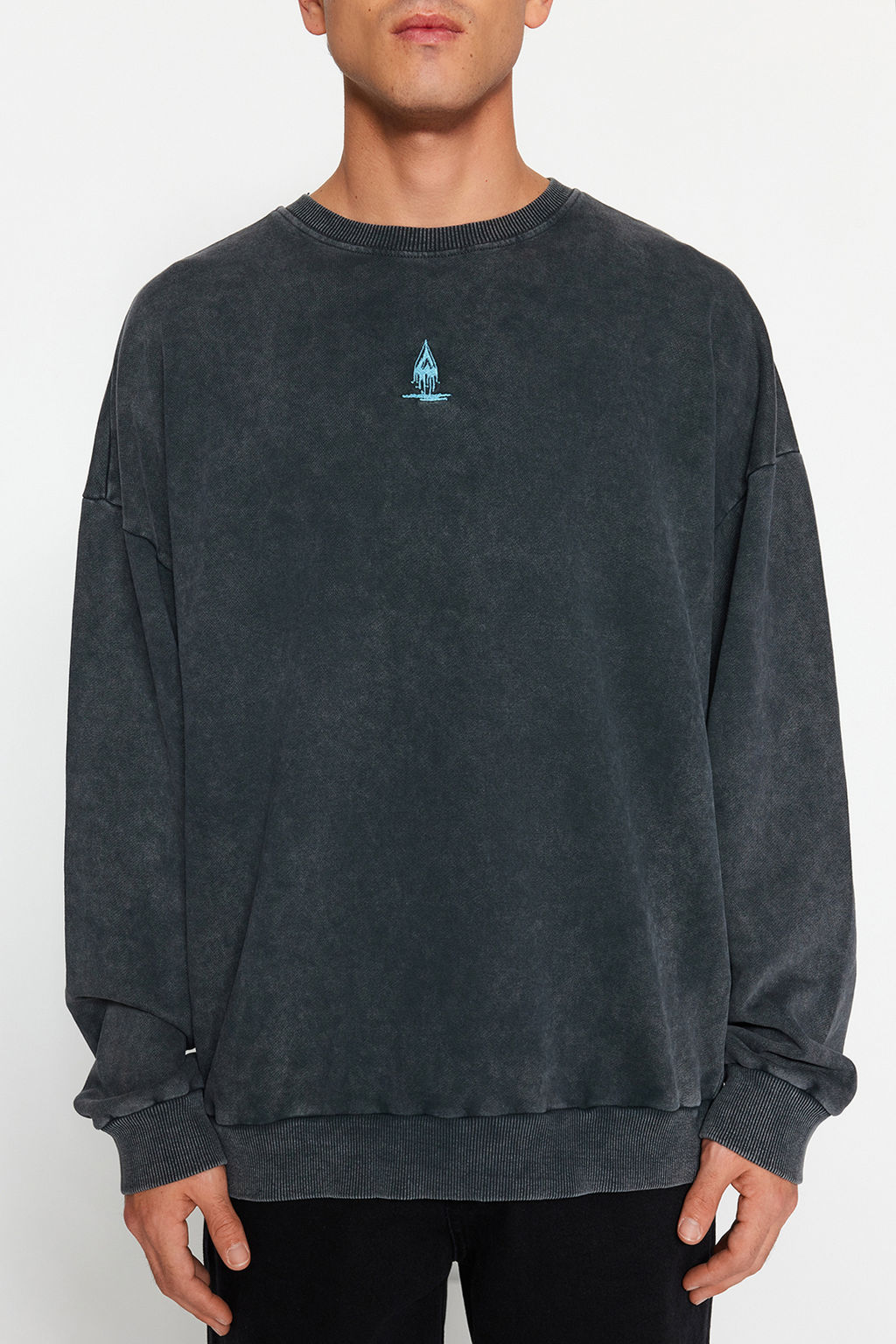 TRENDYOL MAN Antrasit Oversize/Genis Kesim %100 Pamuk Soluk Efektli Mistik Temal? Sweatshirt TMNAW24SW00189 - Trendyolmilla фото 5