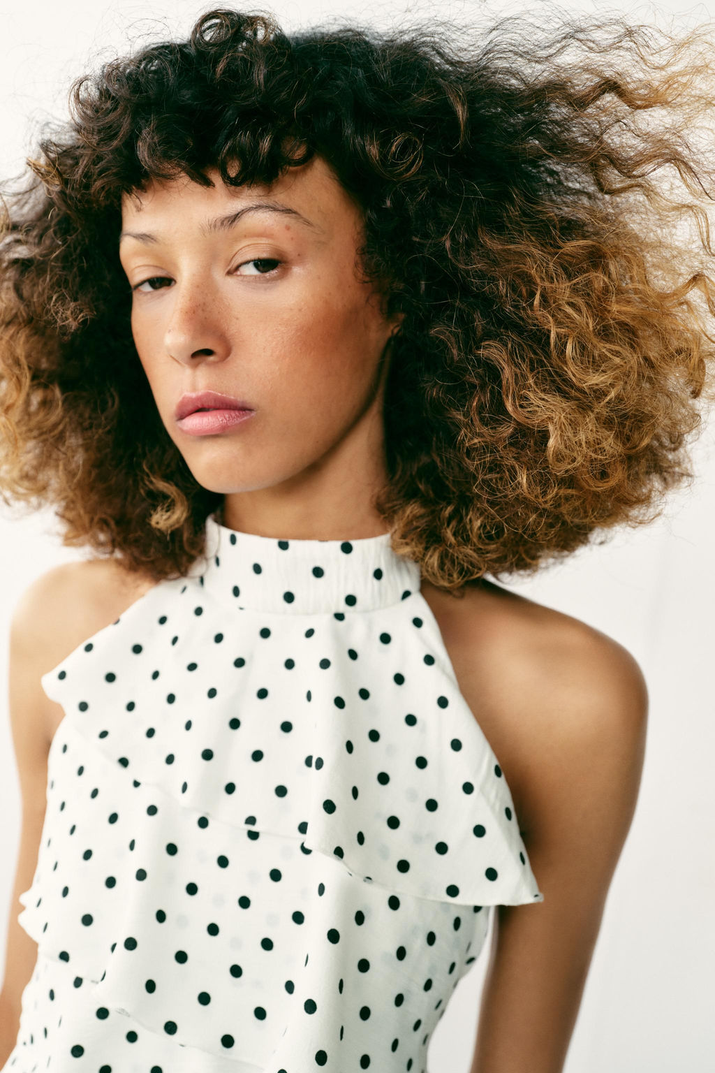 TOP HALTER LUNARES / Blanco / Negro